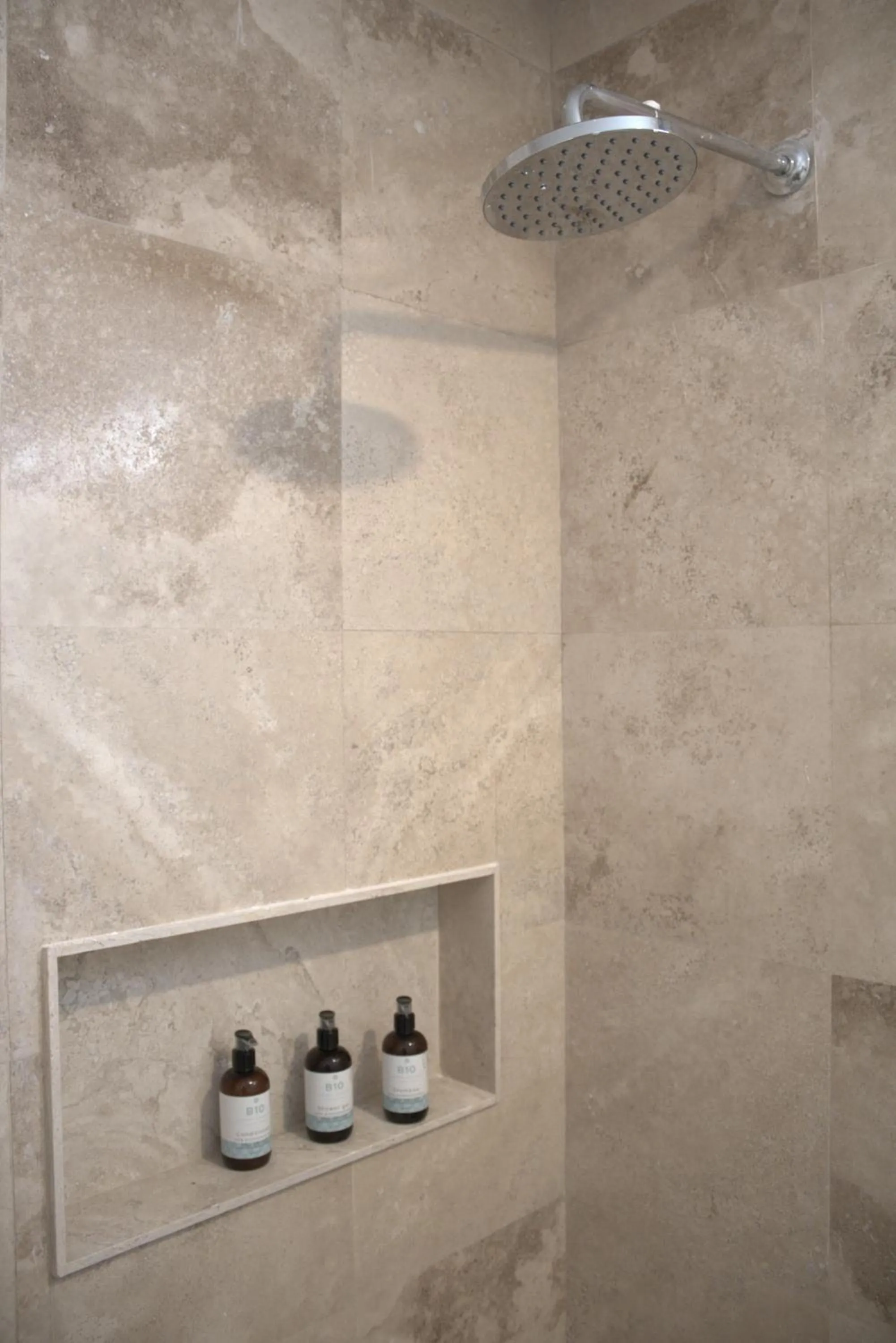 Shower in Hotel B10 - Distinctive Hotel-