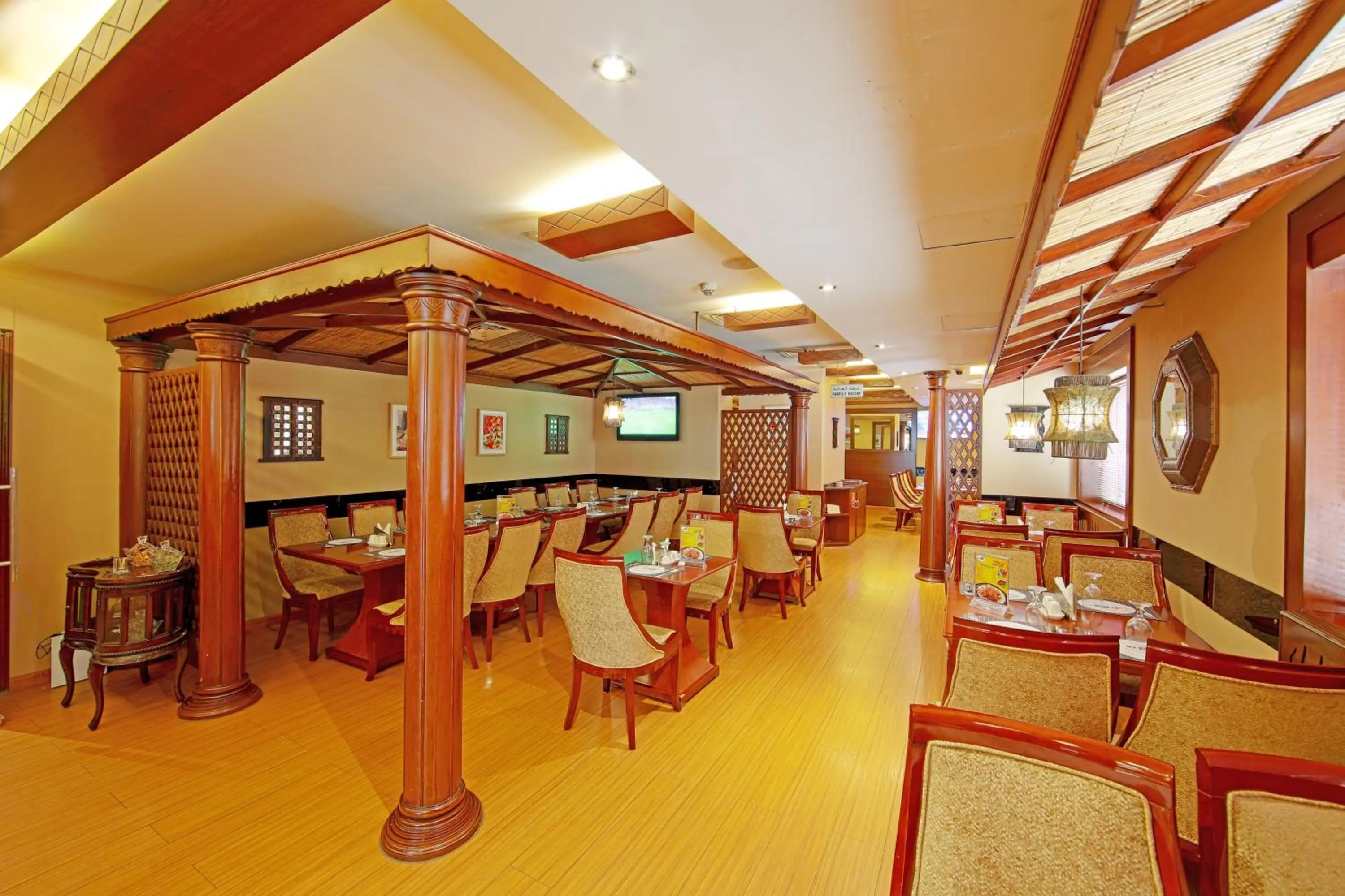 Restaurant/places to eat in Manhattan Avenue Hotel