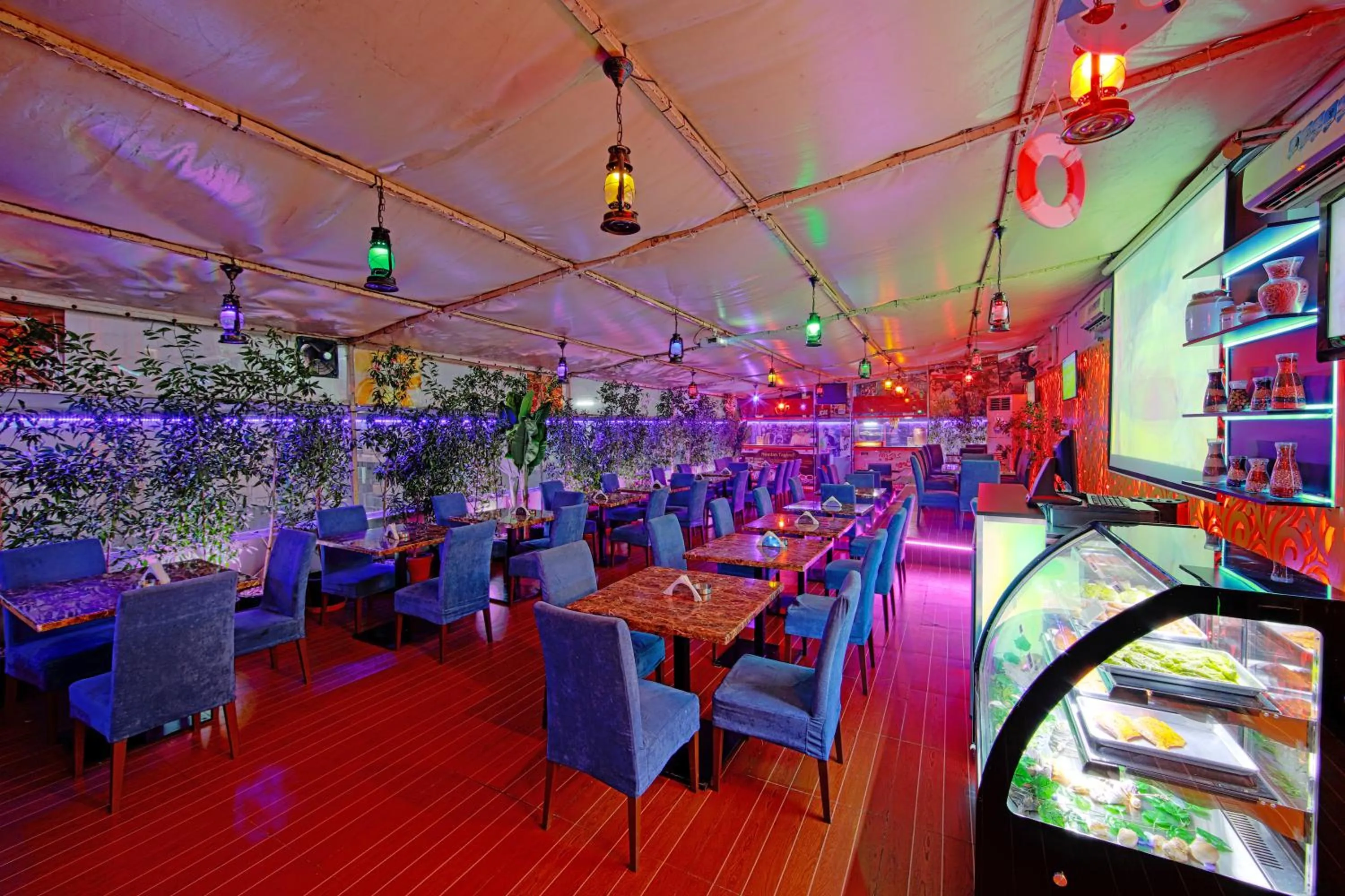 Food and drinks in Manhattan Avenue Hotel