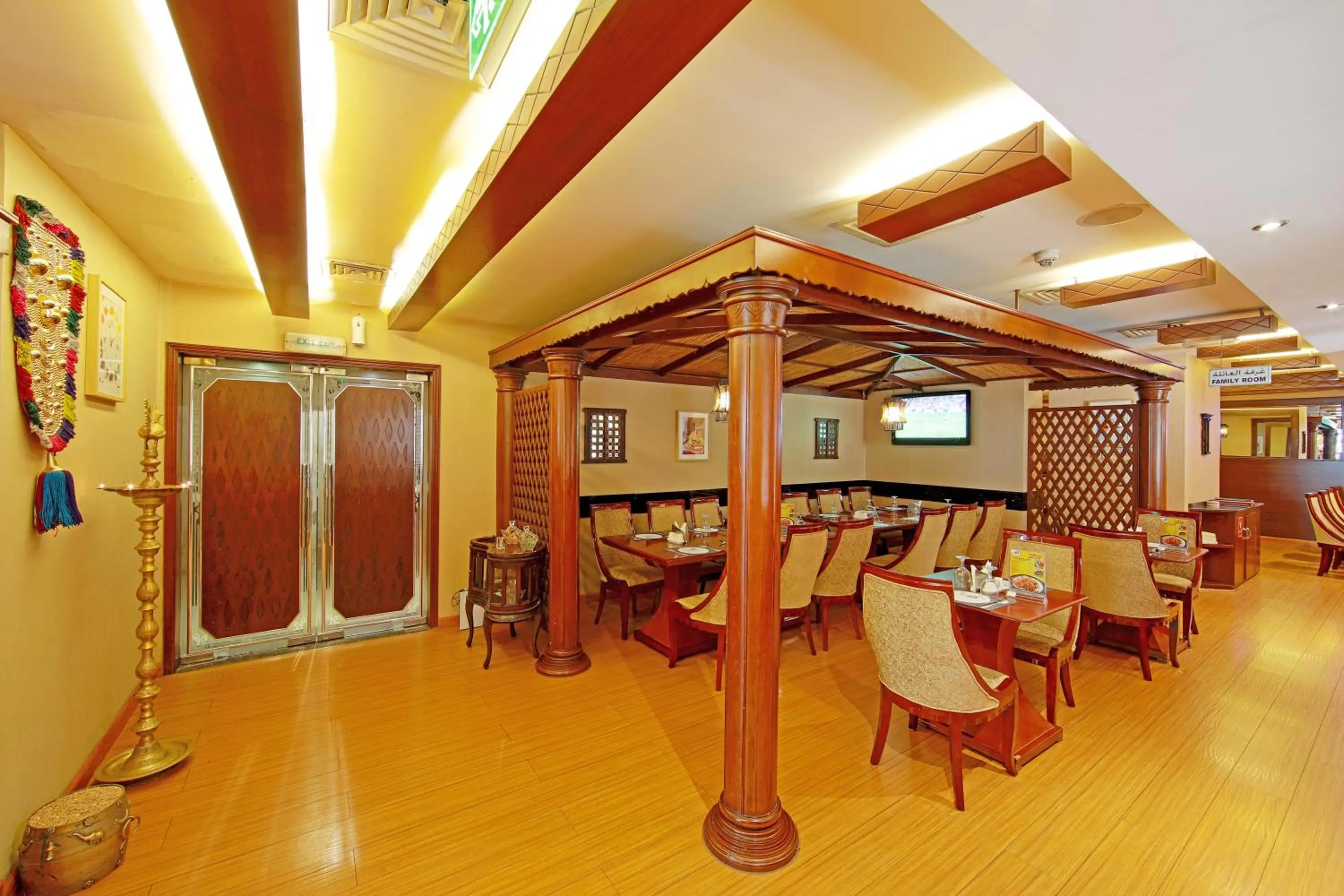 Restaurant/places to eat in Manhattan Avenue Hotel