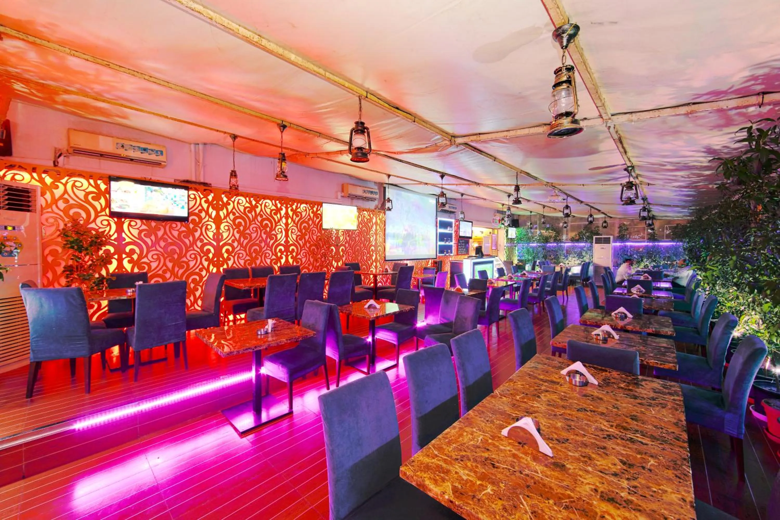 Food and drinks in Manhattan Avenue Hotel