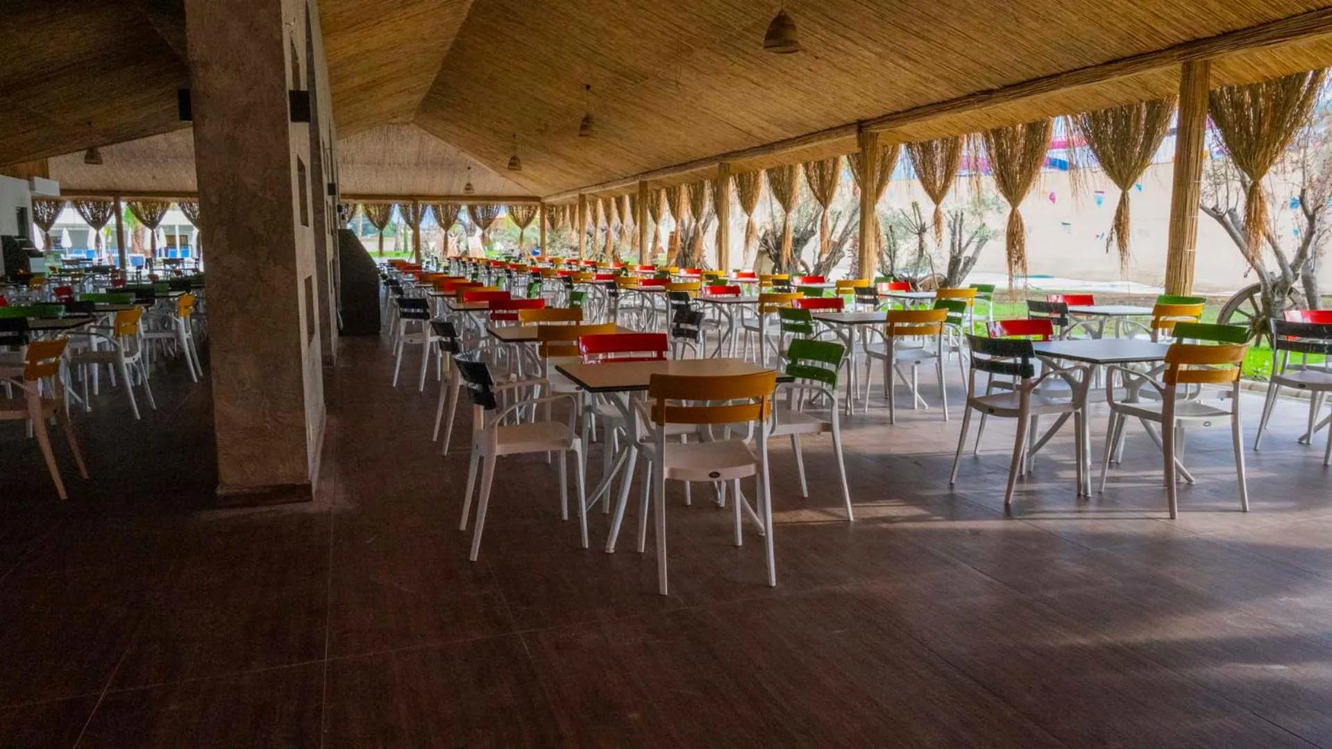 Restaurant/places to eat in Dream Water World