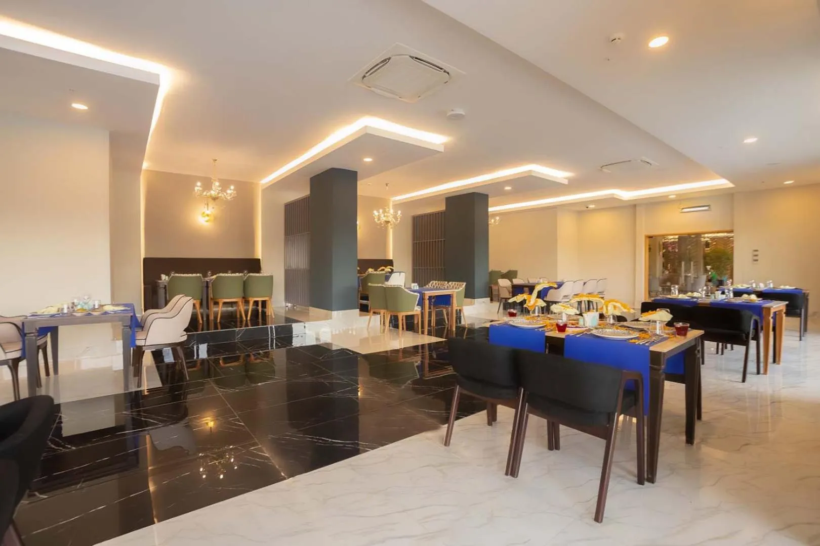 Restaurant/places to eat in Dream Water World