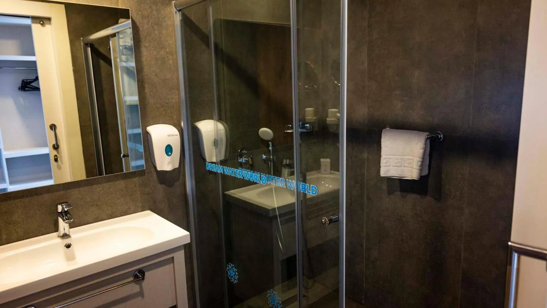 Shower in Dream Water World