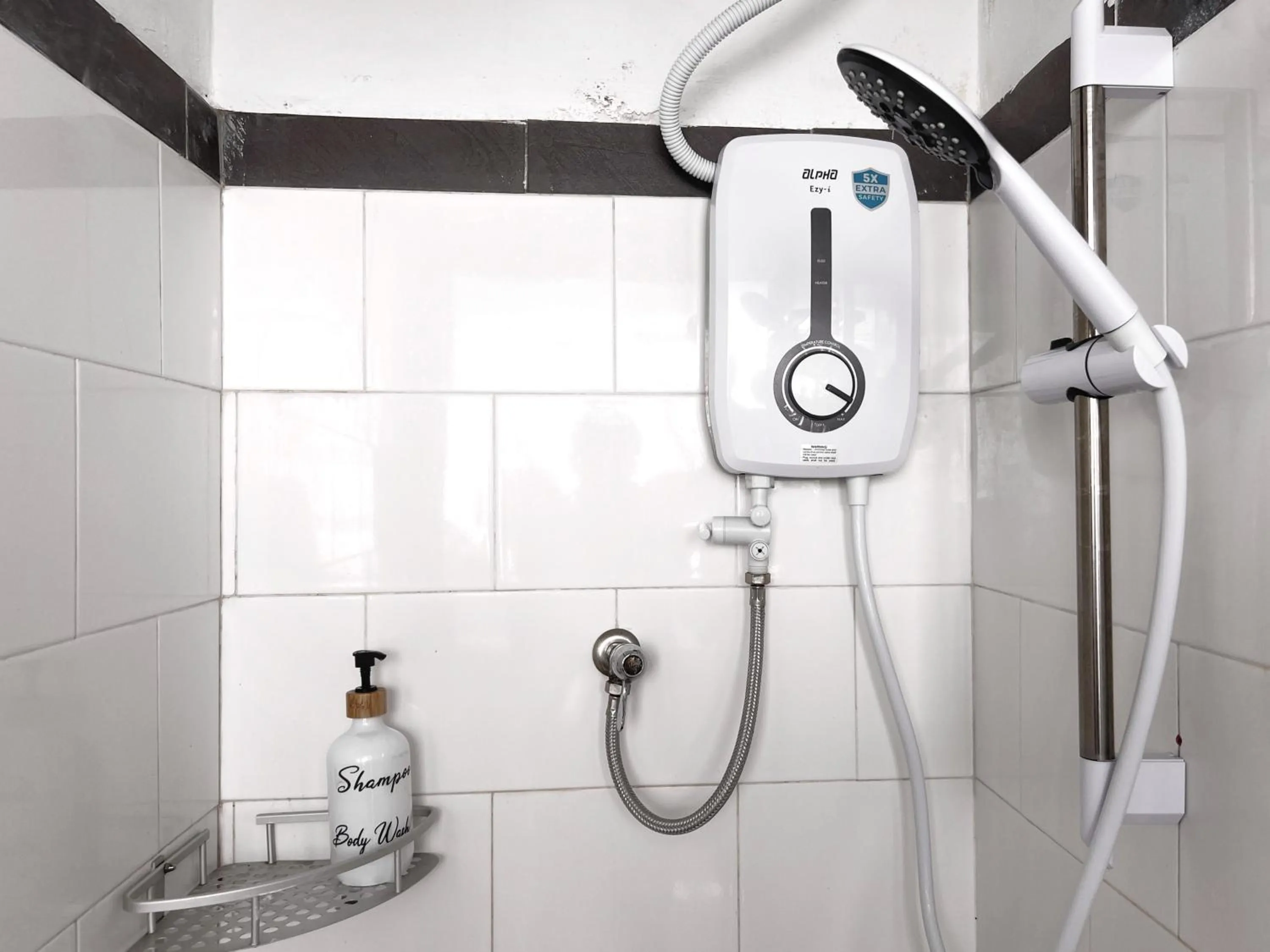 Shower in Pine Muntri