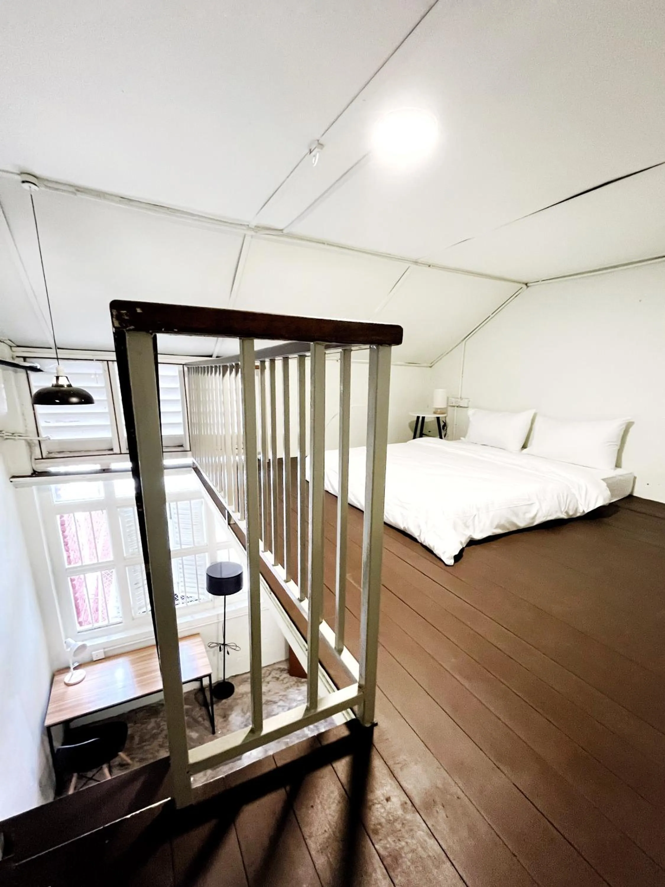 Bedroom, Bed in Pine Muntri