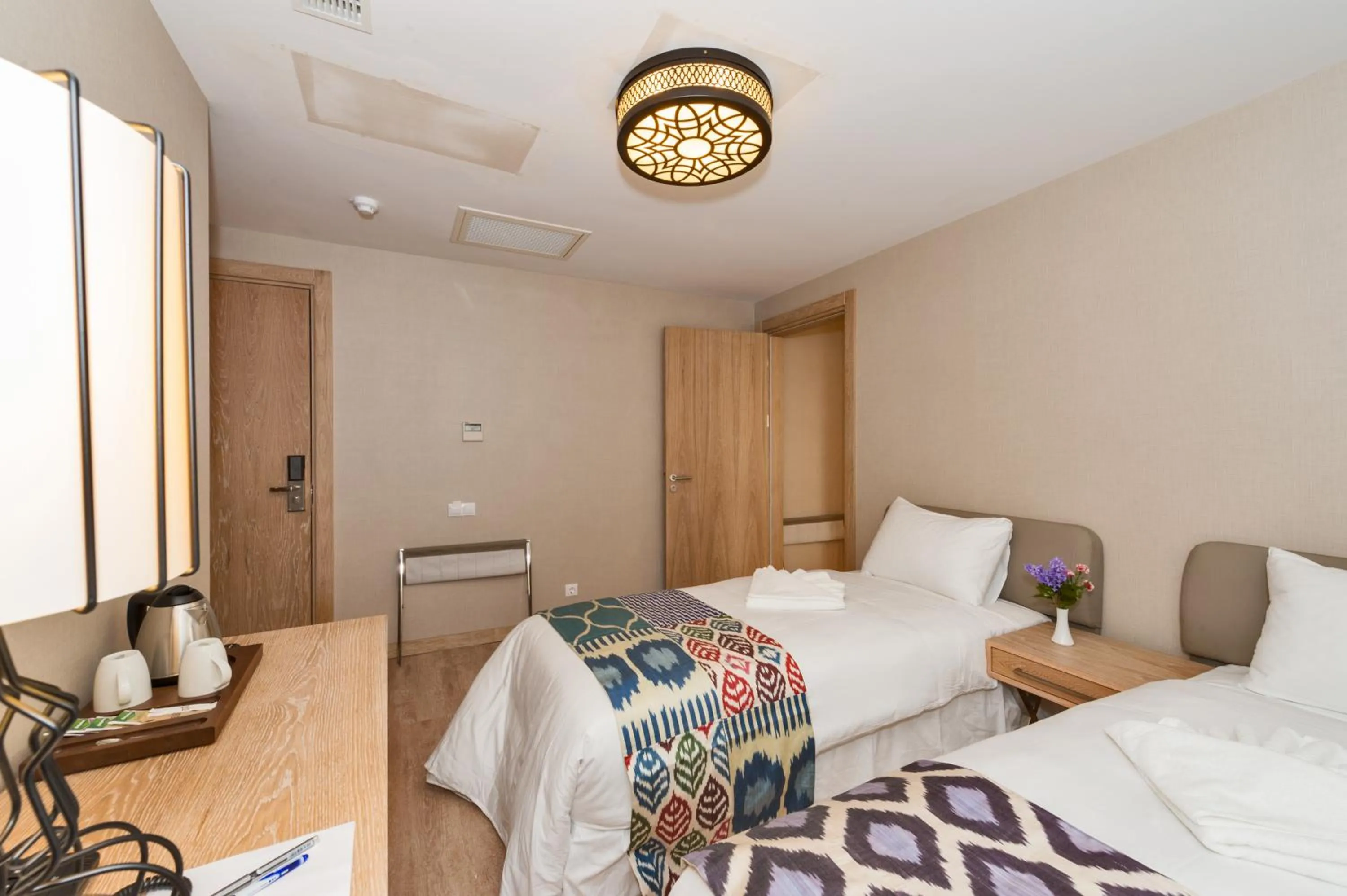 Coffee/tea facilities, Bed in Aybar Hotel & Spa