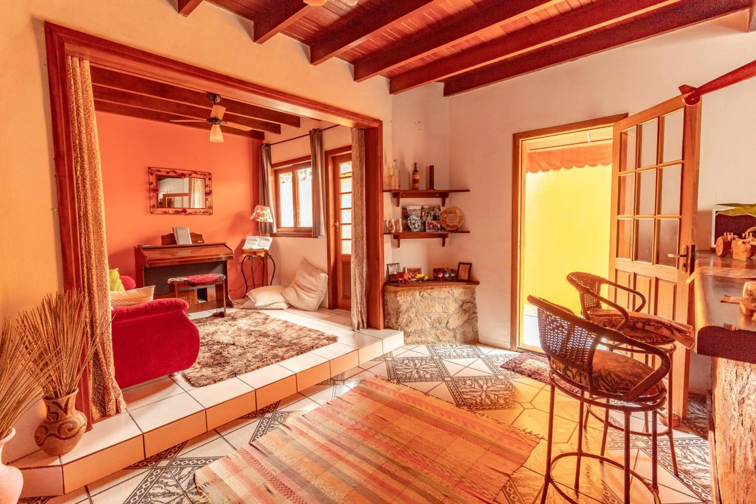 Living room, Bed in Pousada Luz do Sol