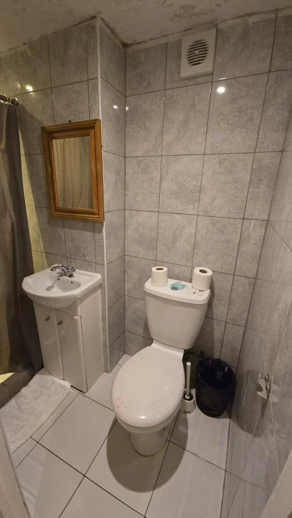 Toilet in Anwar House