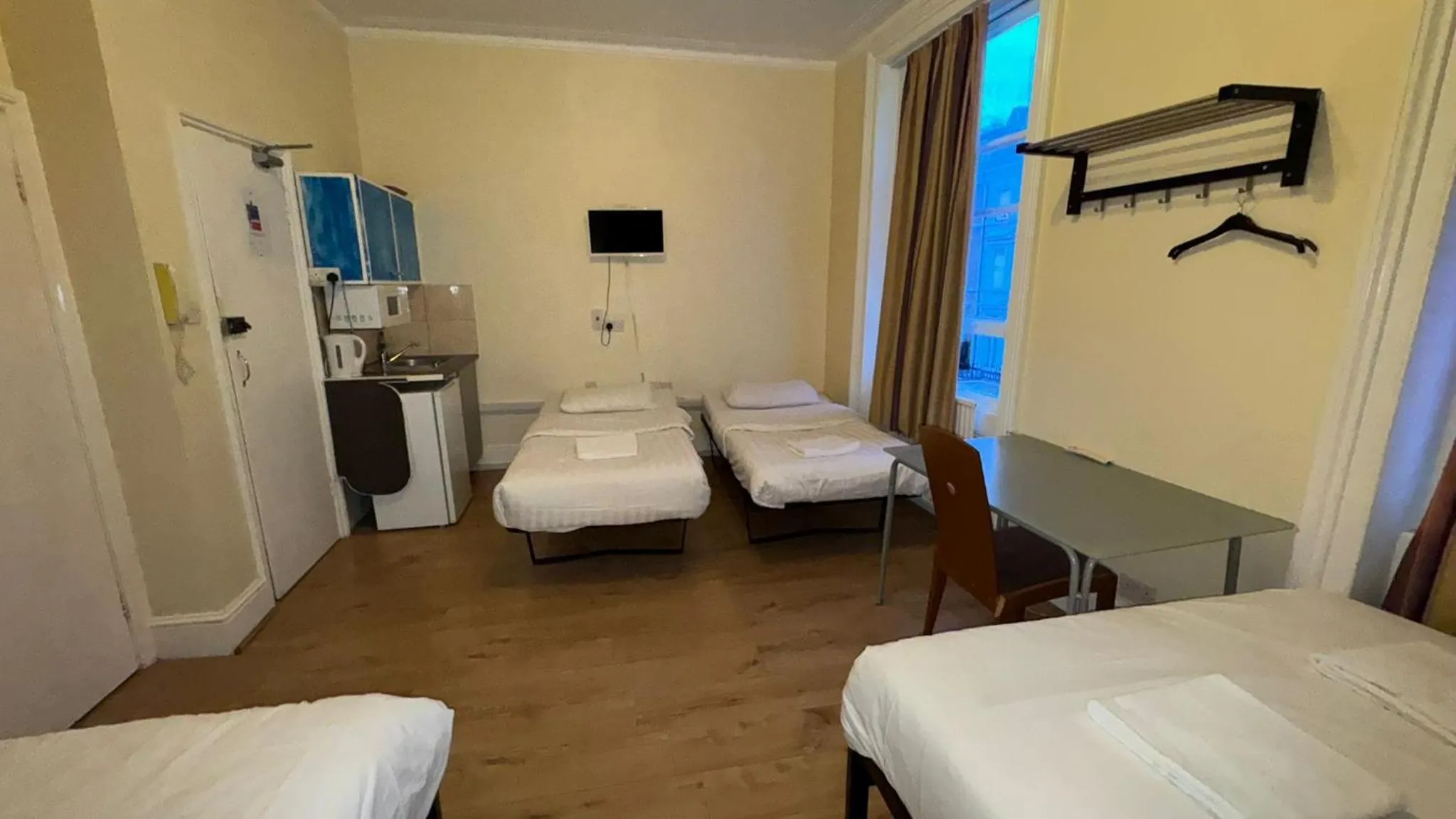 TV and multimedia, Bed in Anwar House