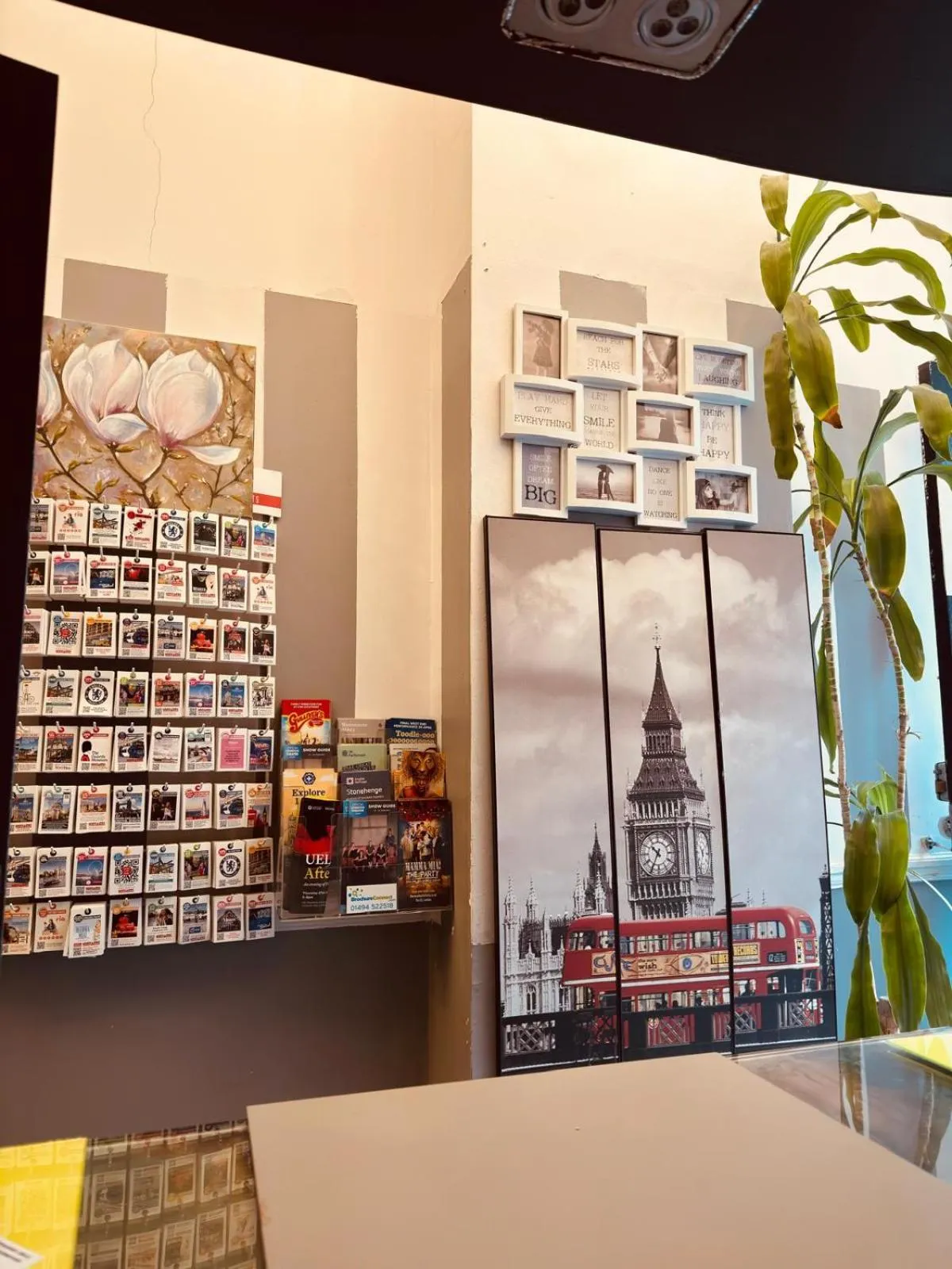 Decorative detail in Anwar House