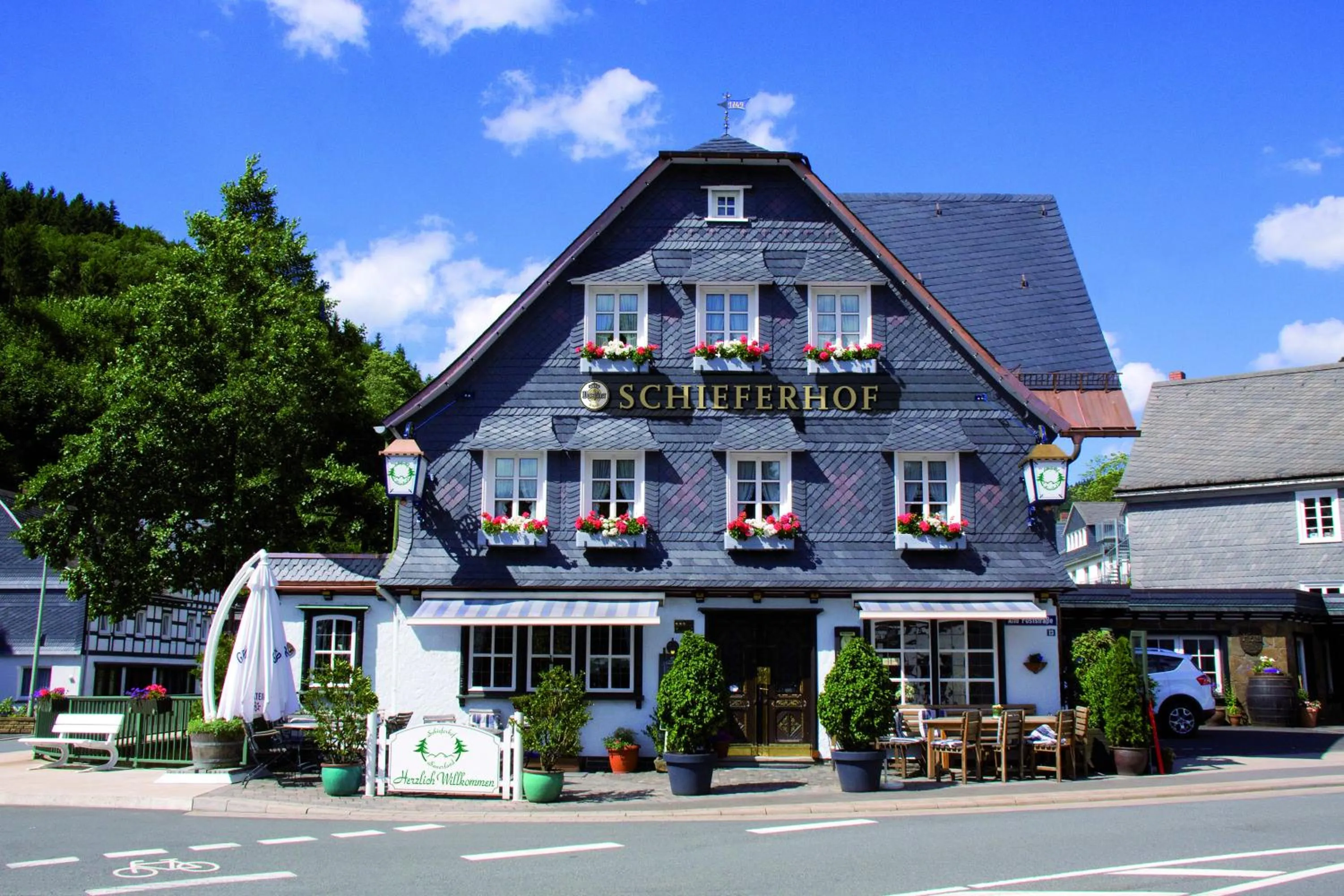 Facade/entrance in Schieferhof