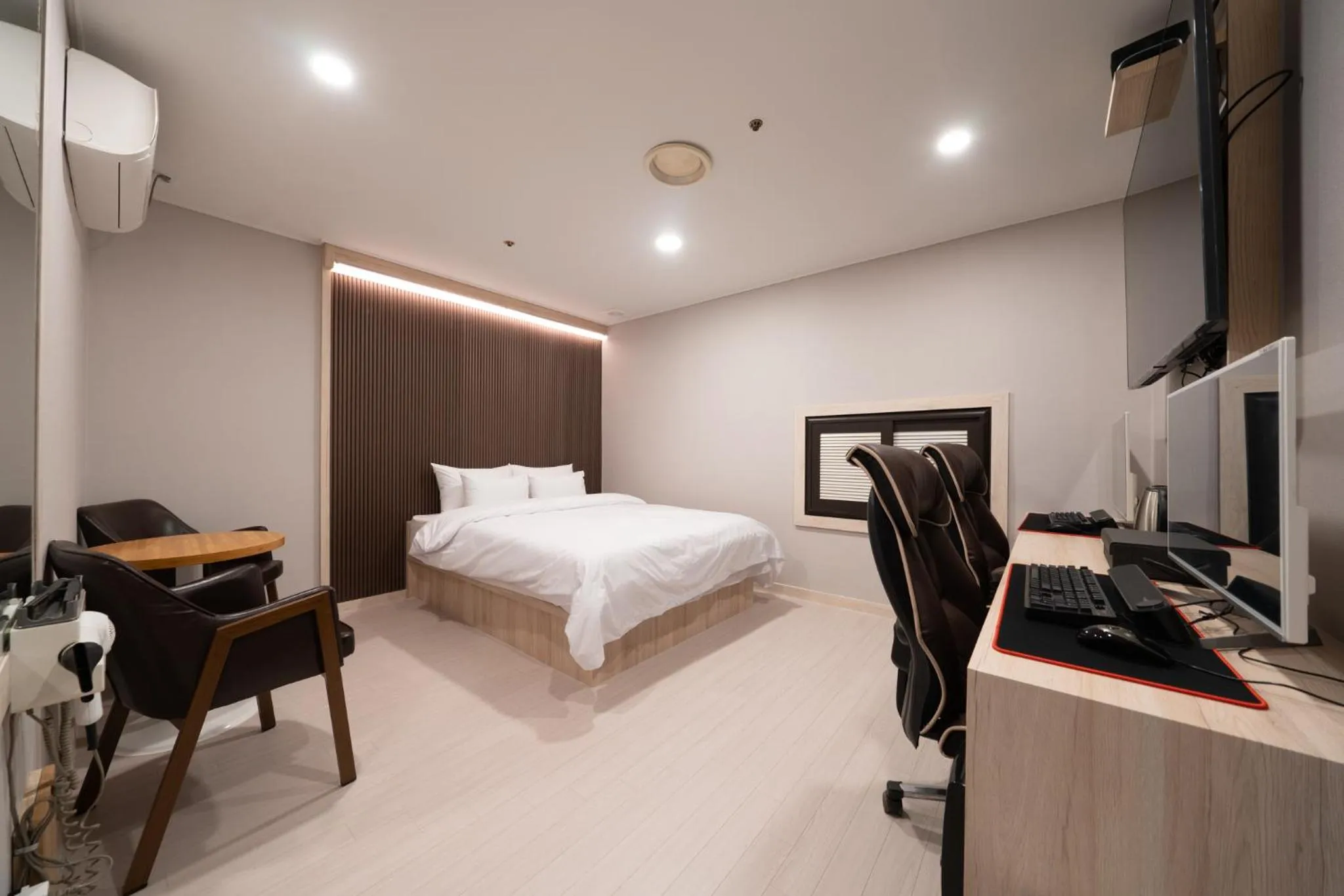 Game Room, Bed in Hwajeong Jun Hotel