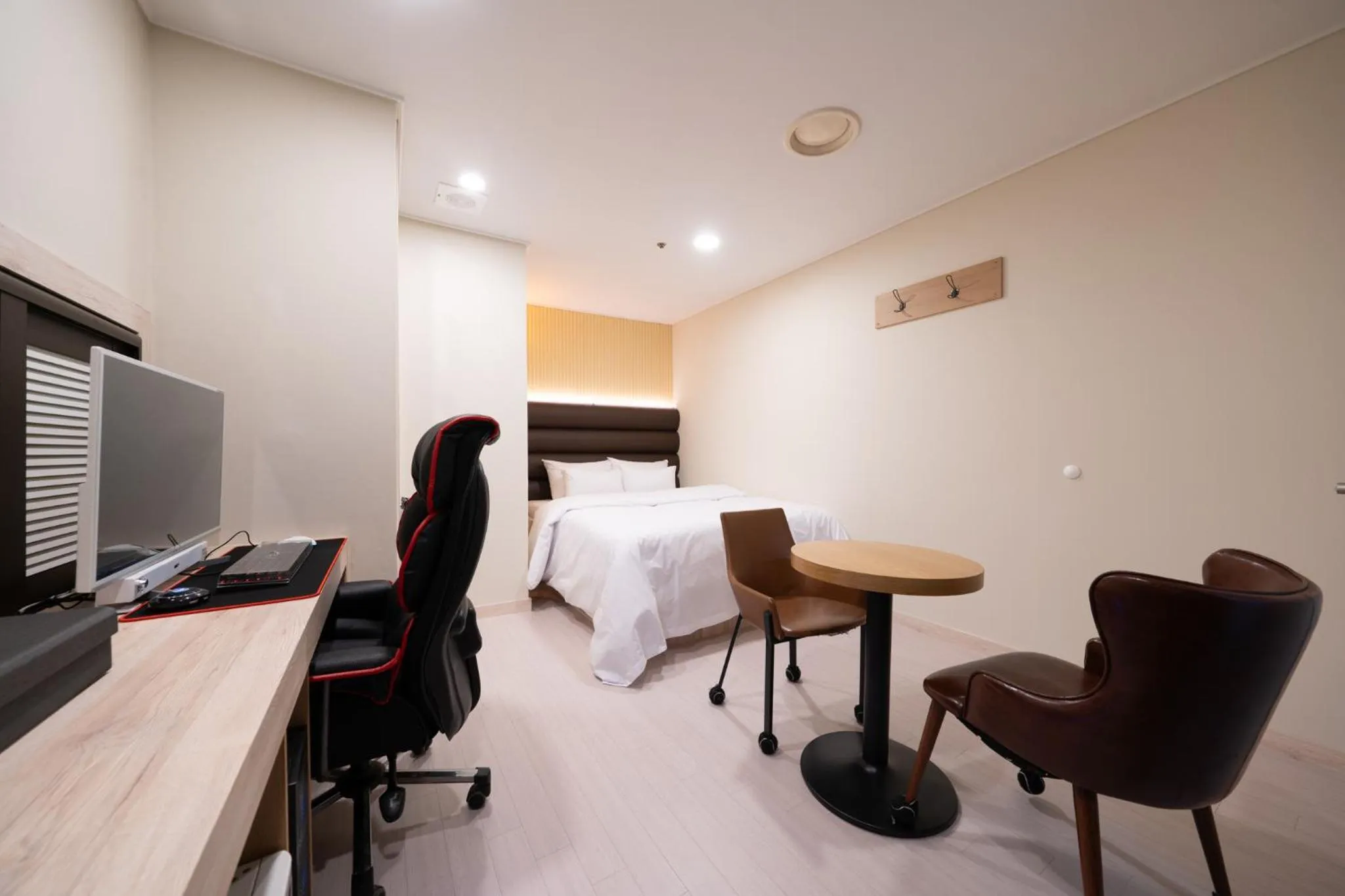 TV and multimedia, Bed in Hwajeong Jun Hotel