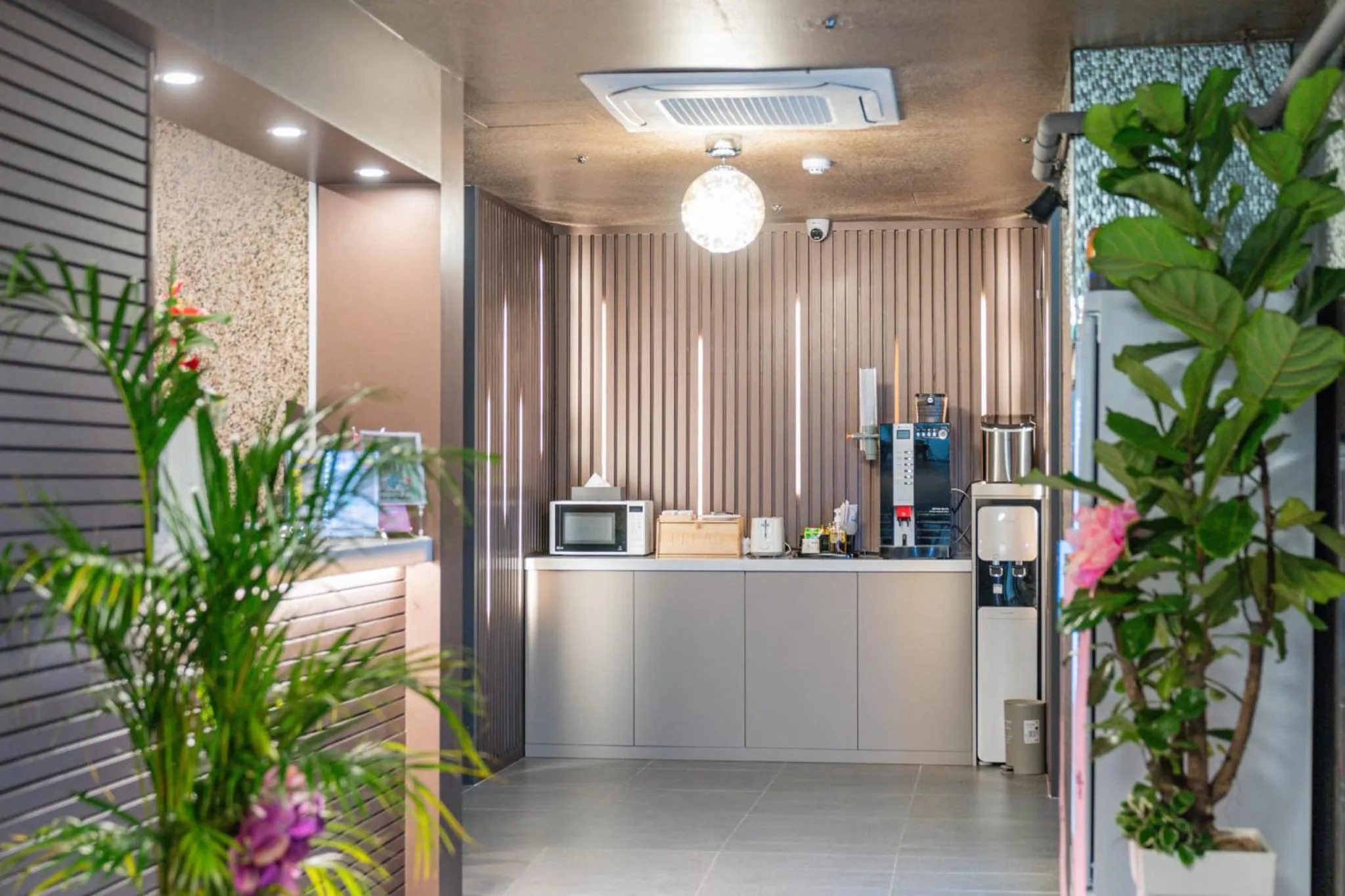 minibar in Hwajeong Jun Hotel