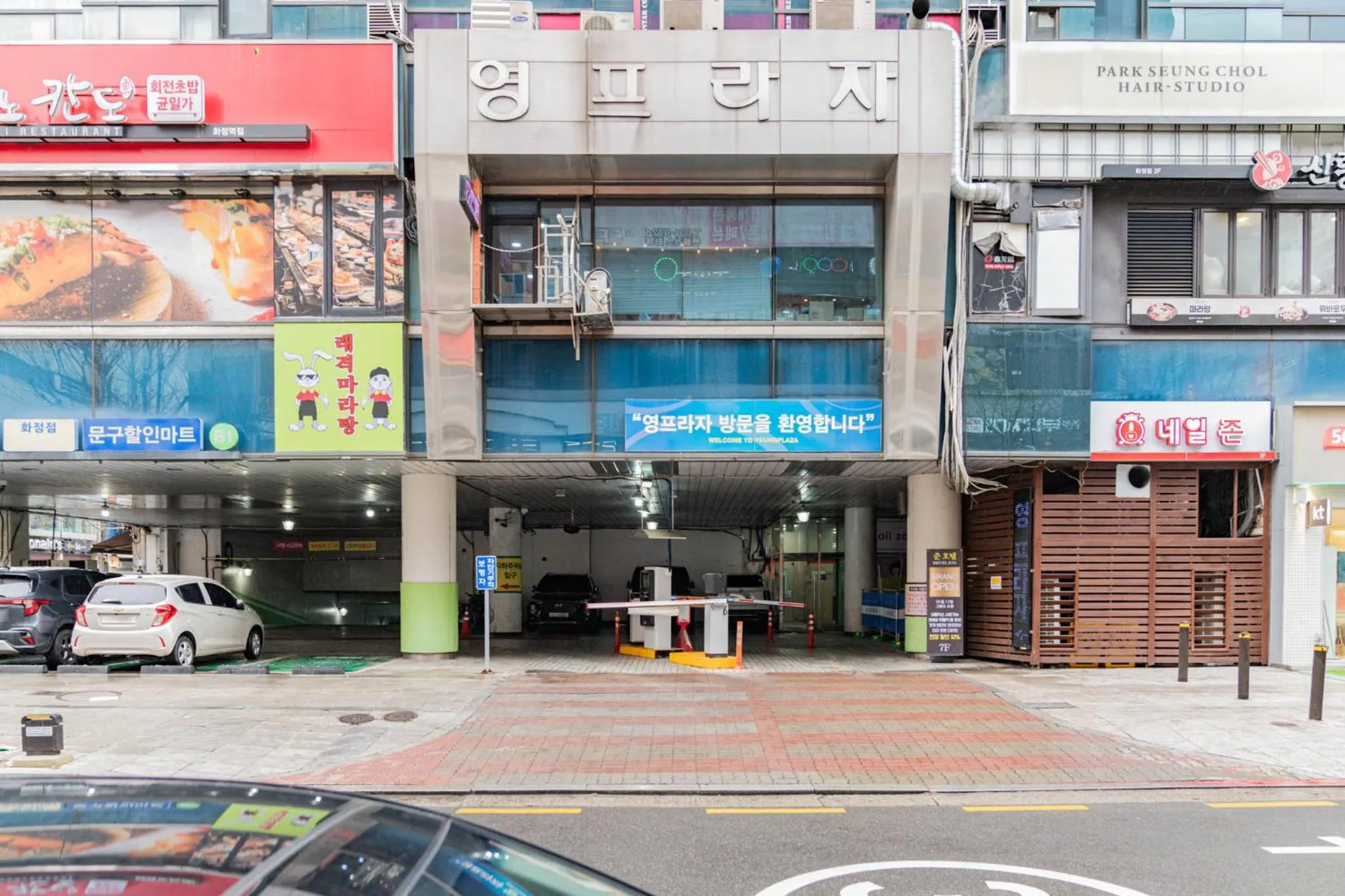 Property building in Hwajeong Jun Hotel