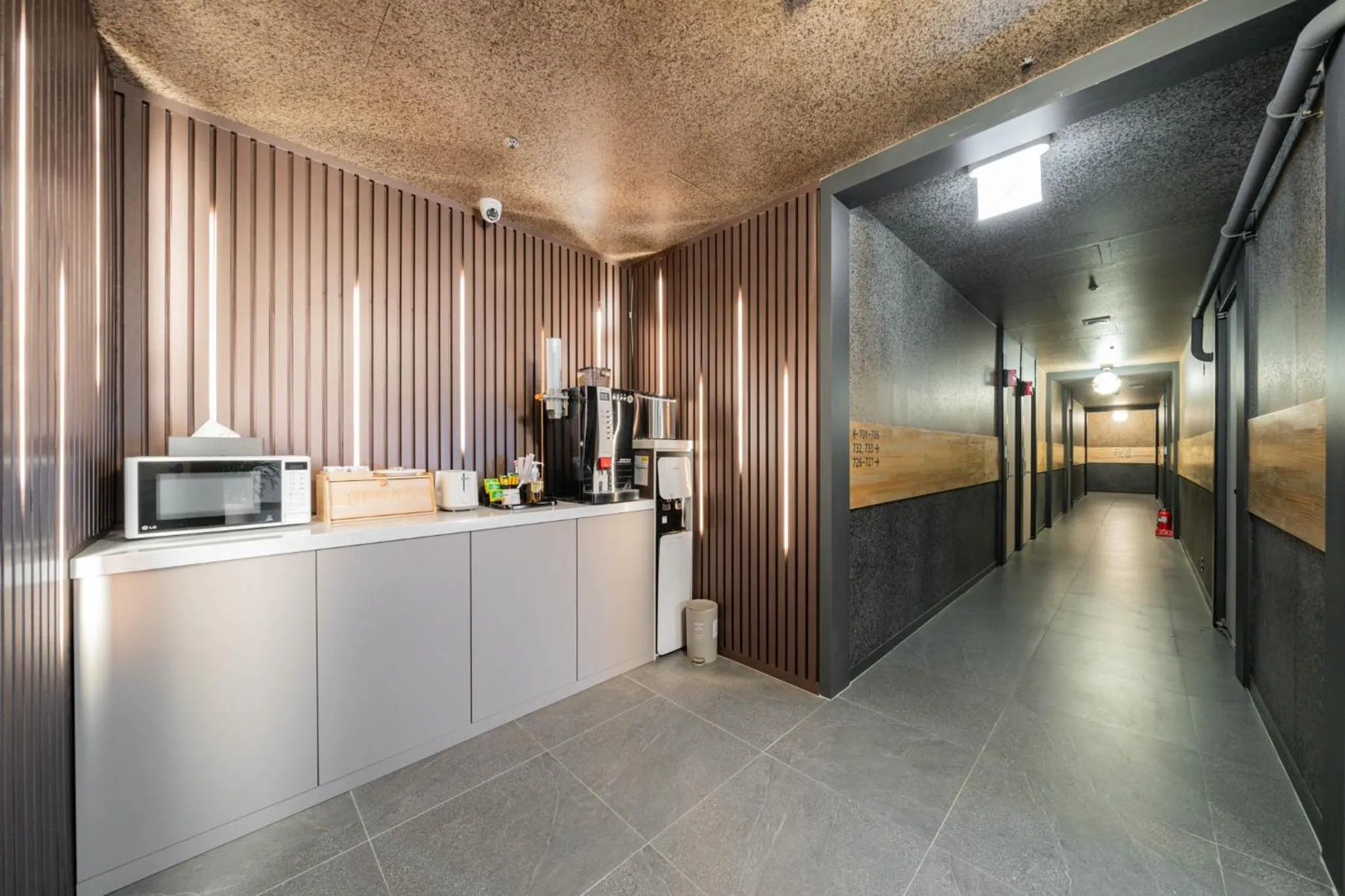 minibar in Hwajeong Jun Hotel