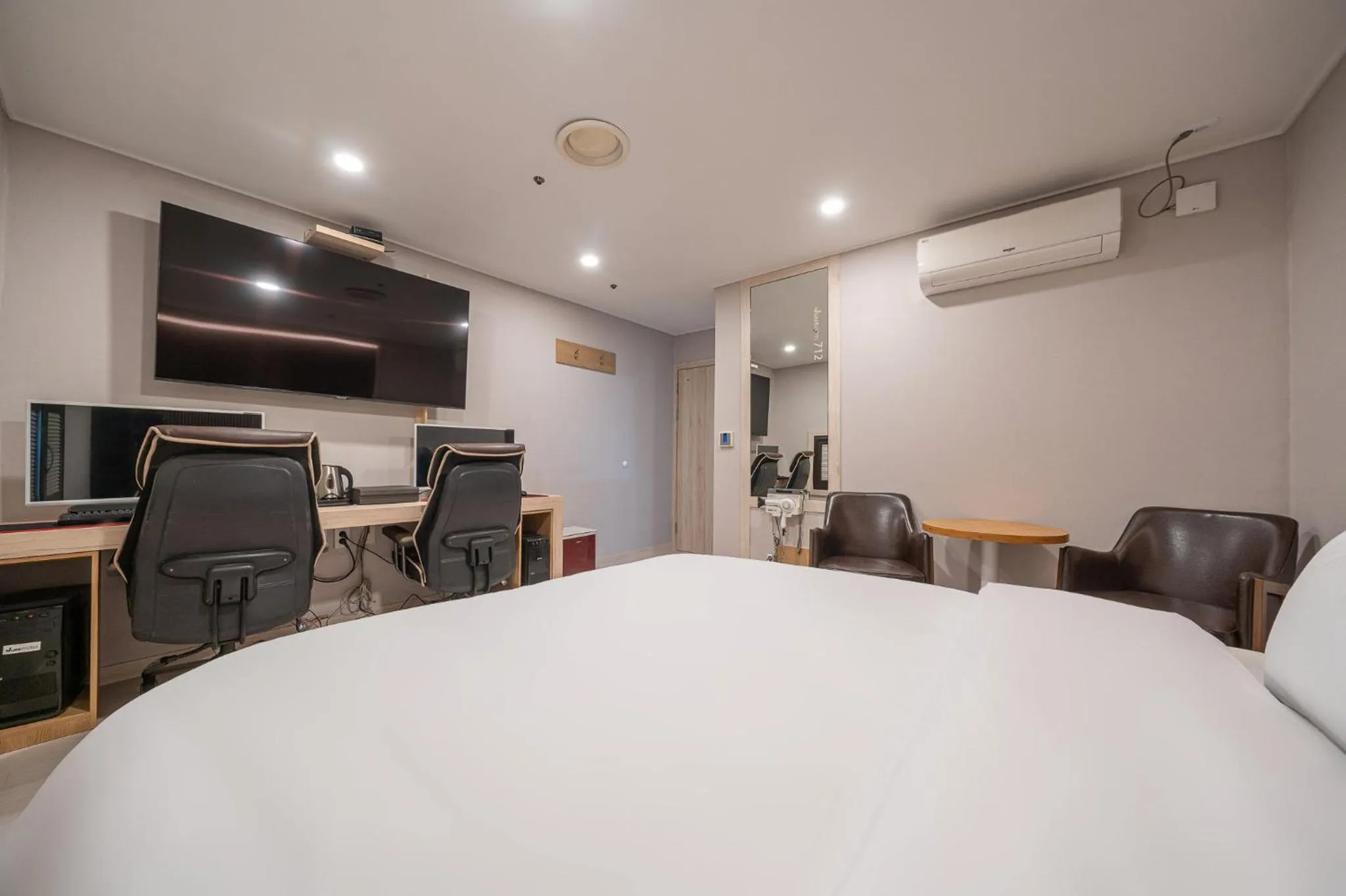 Entertainment in Hwajeong Jun Hotel