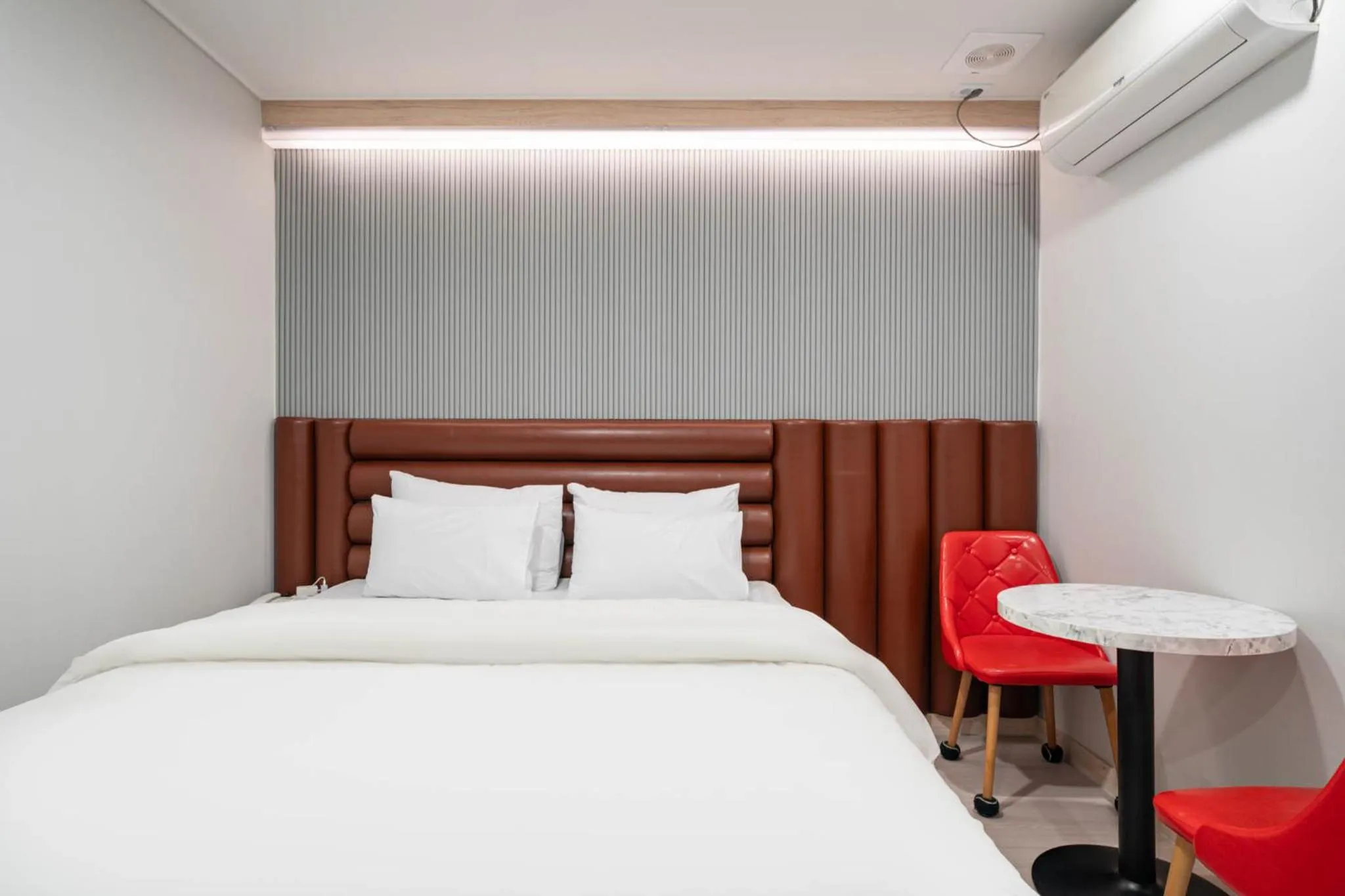 Bed in Hwajeong Jun Hotel