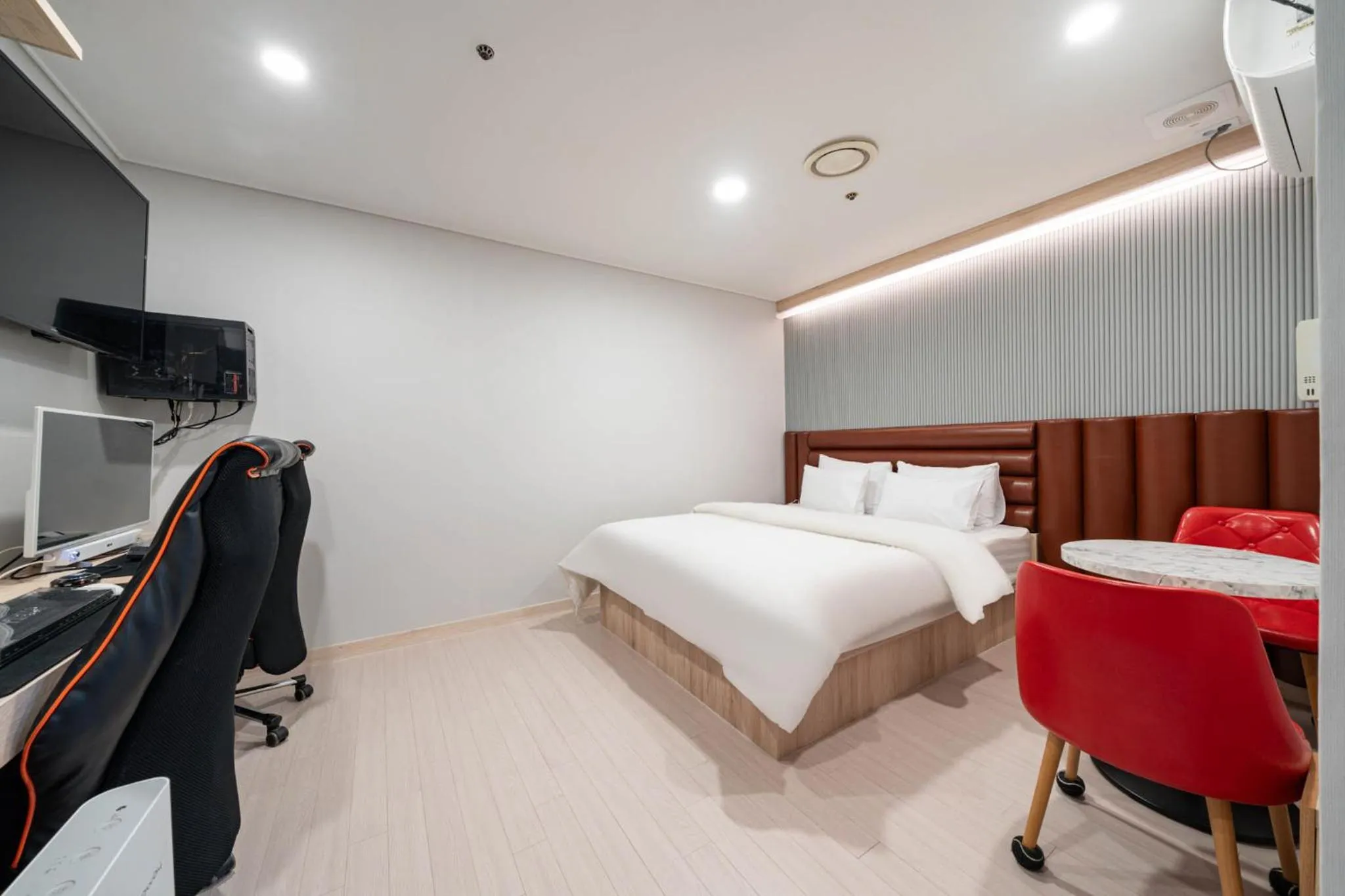 TV and multimedia, Bed in Hwajeong Jun Hotel