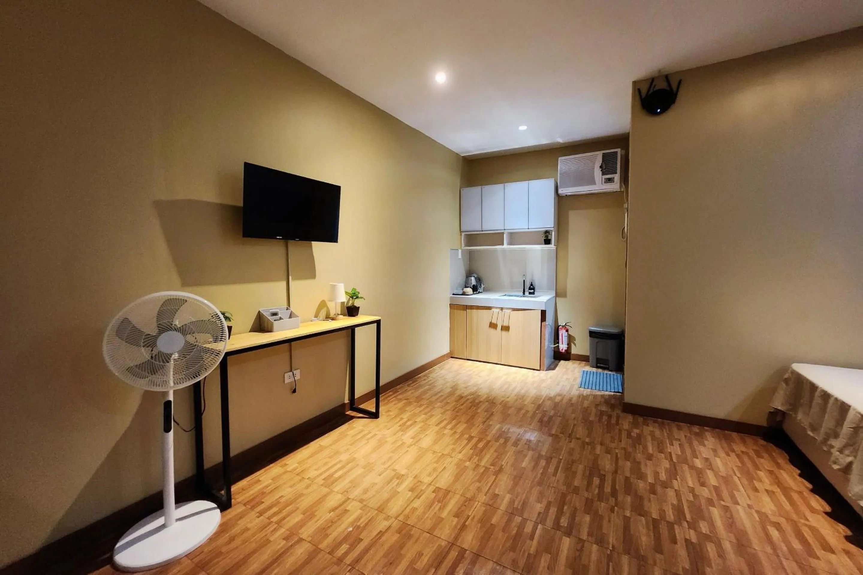 Freddo Studio Apartelle