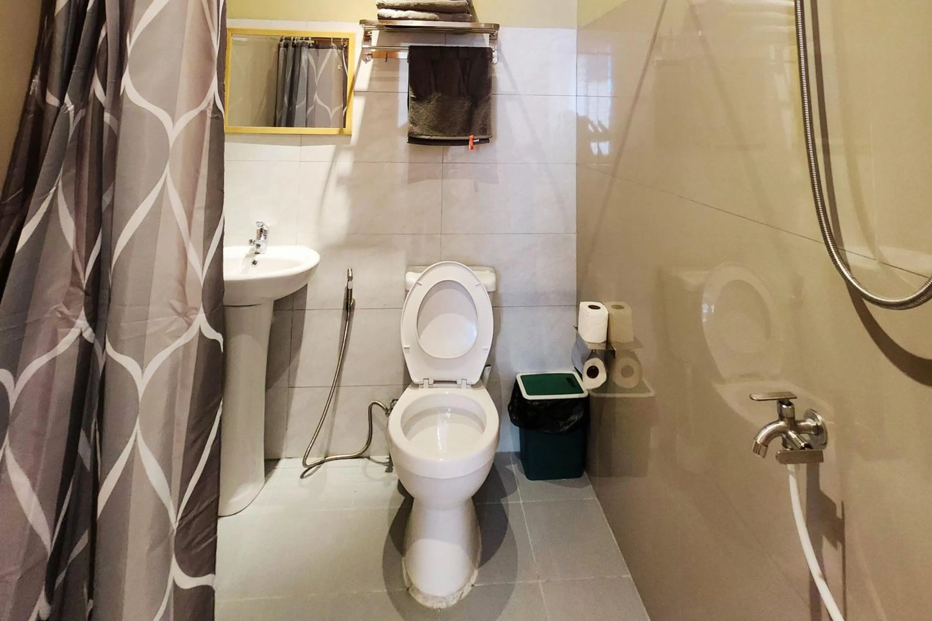 Freddo Studio Apartelle