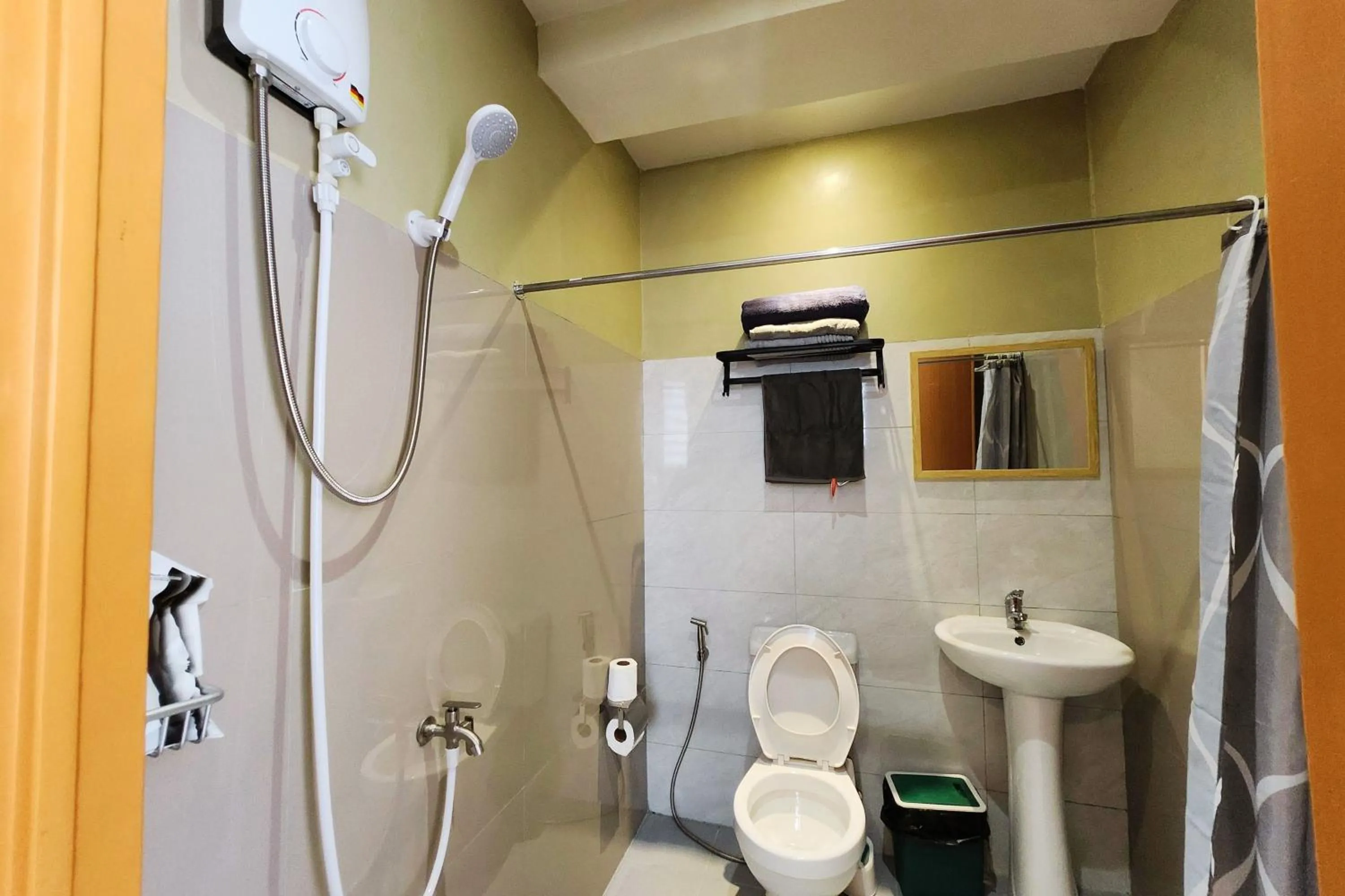 Freddo Studio Apartelle