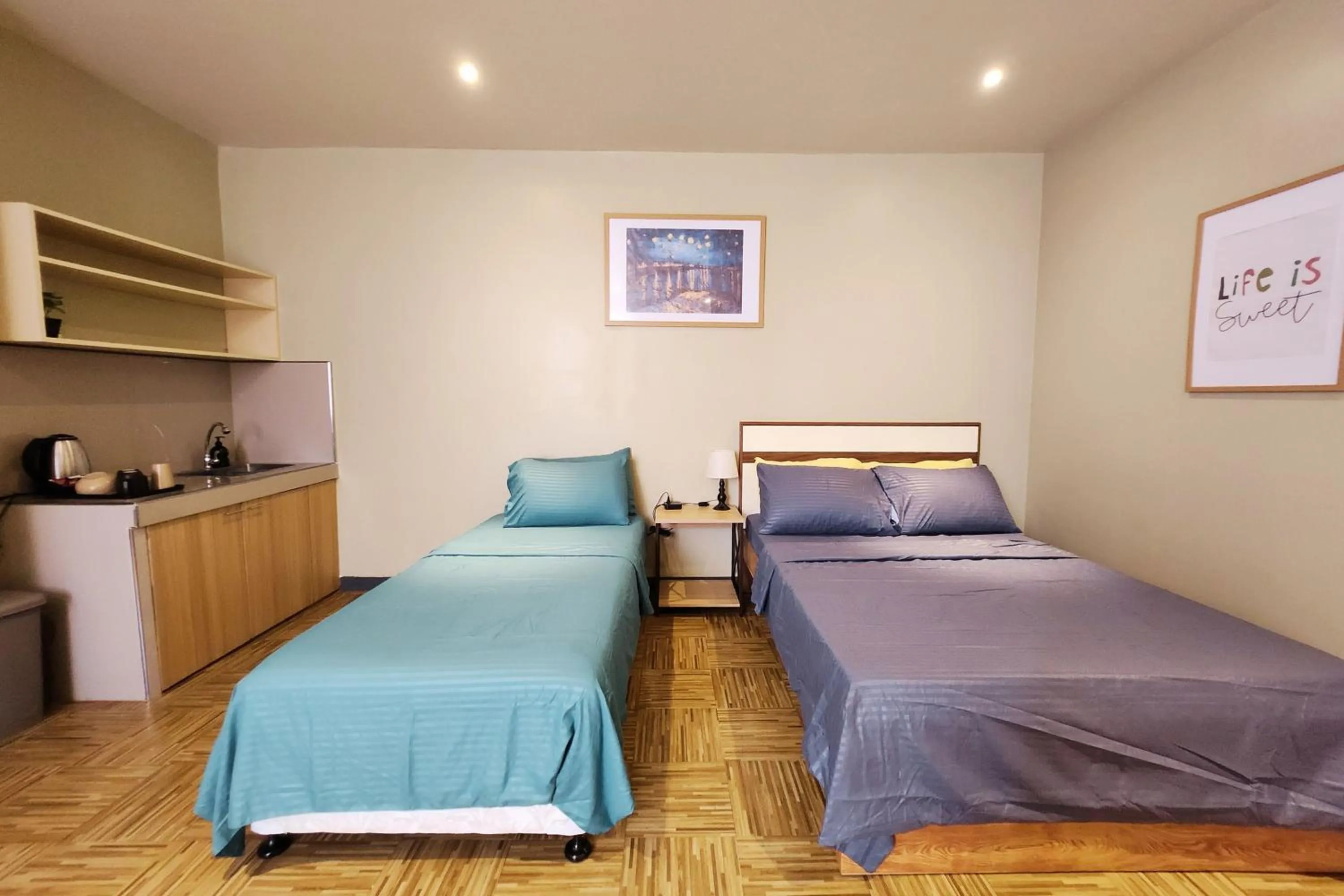 Bed in Freddo Studio Apartelle