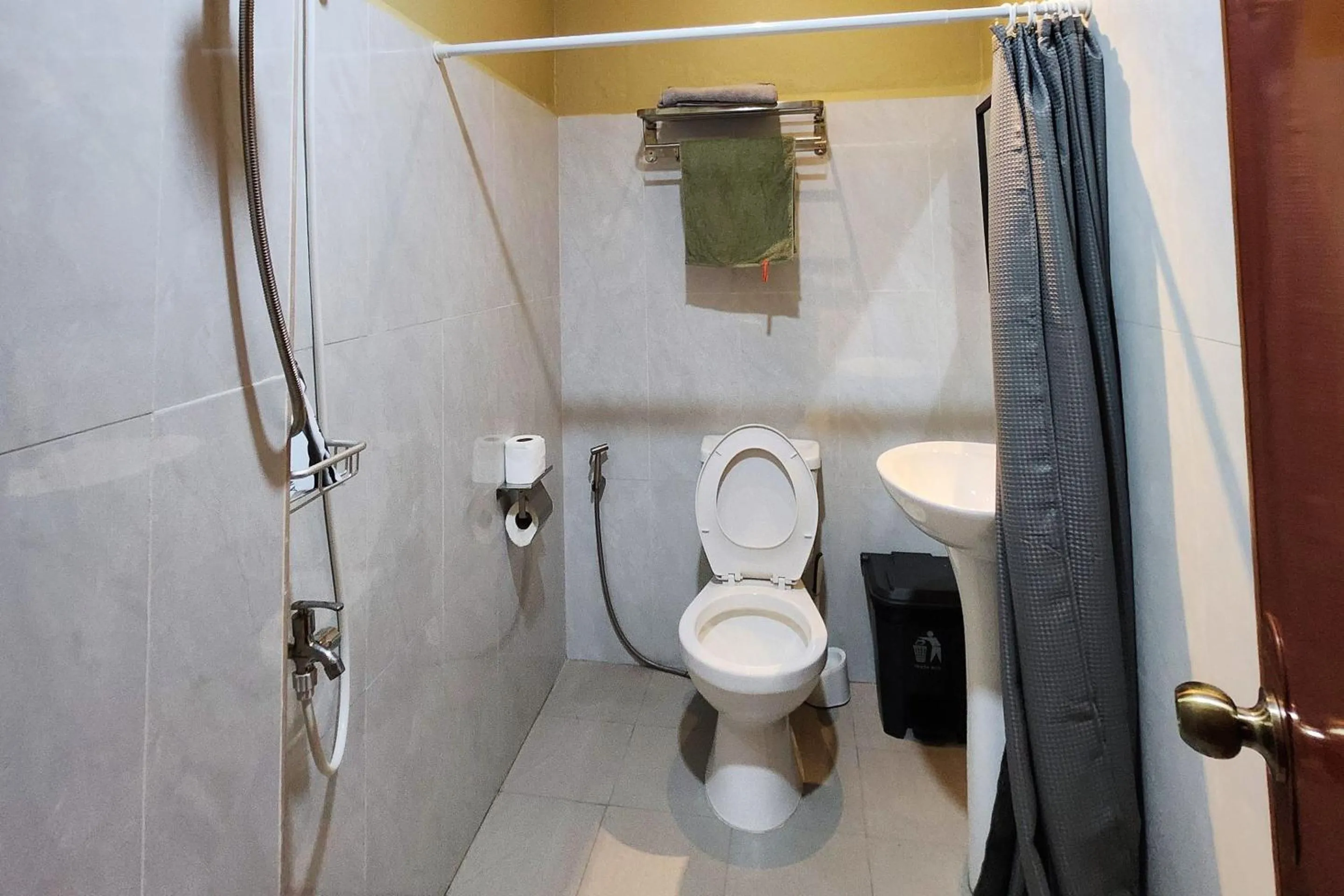 Freddo Studio Apartelle