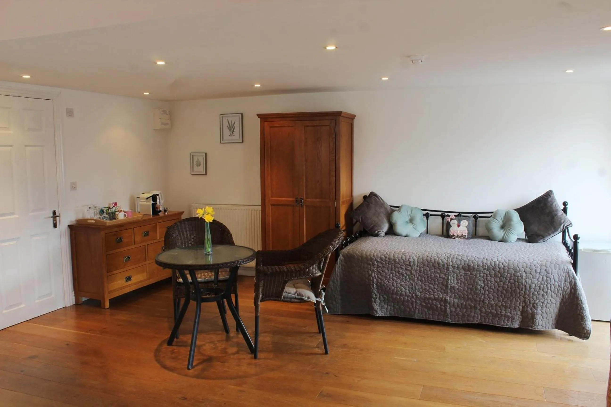 Living room, Bed in Dairy Barns