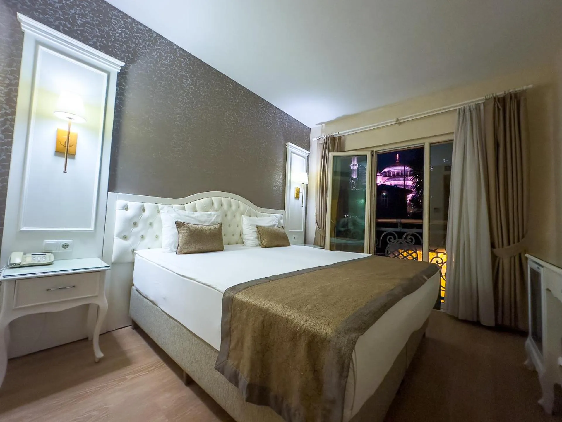 Bed in Sarnic Hotel & Sarnic Premier Hotel(Ottoman Mansion)
