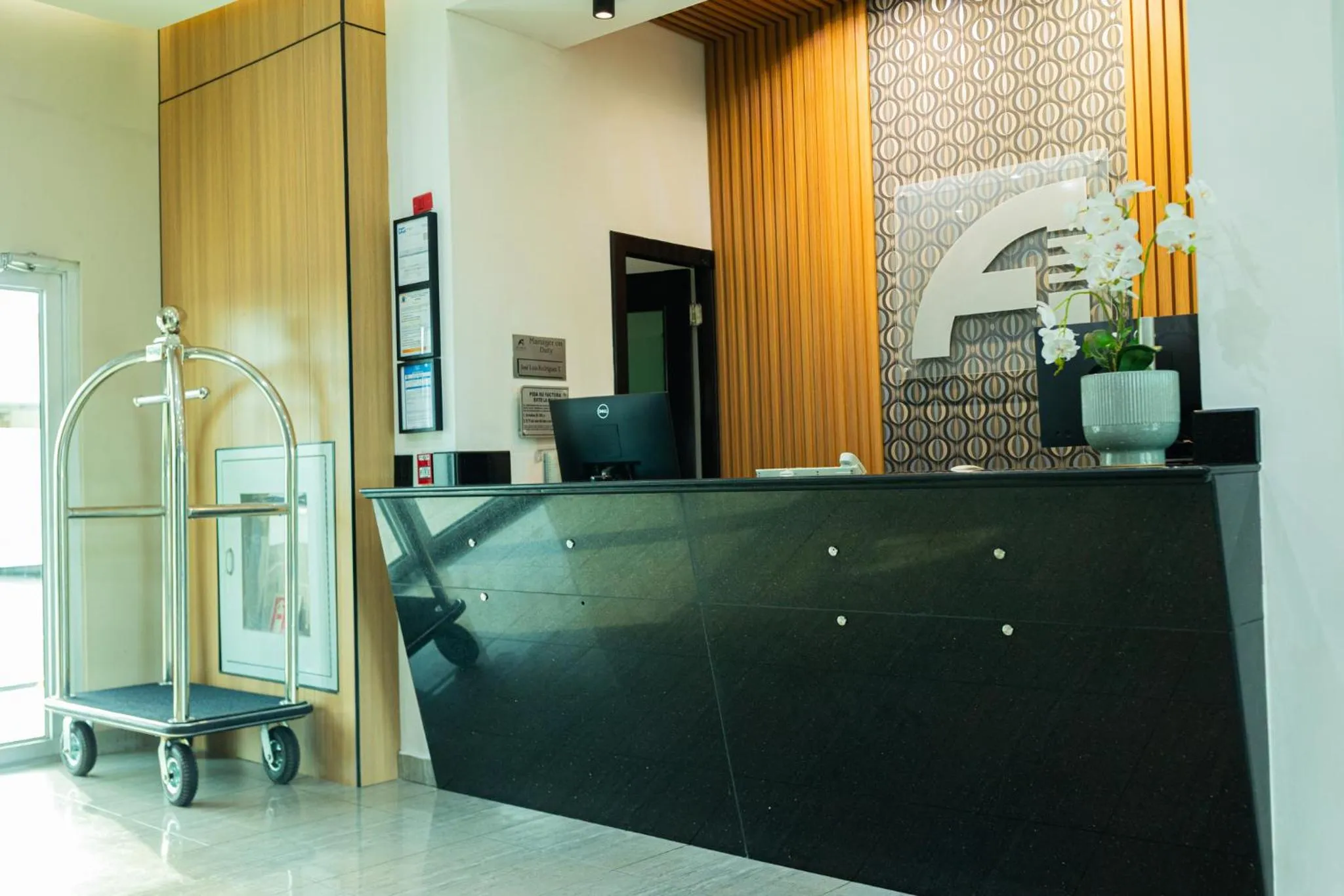 Lobby or reception in Aranjuez Hotel & Suites