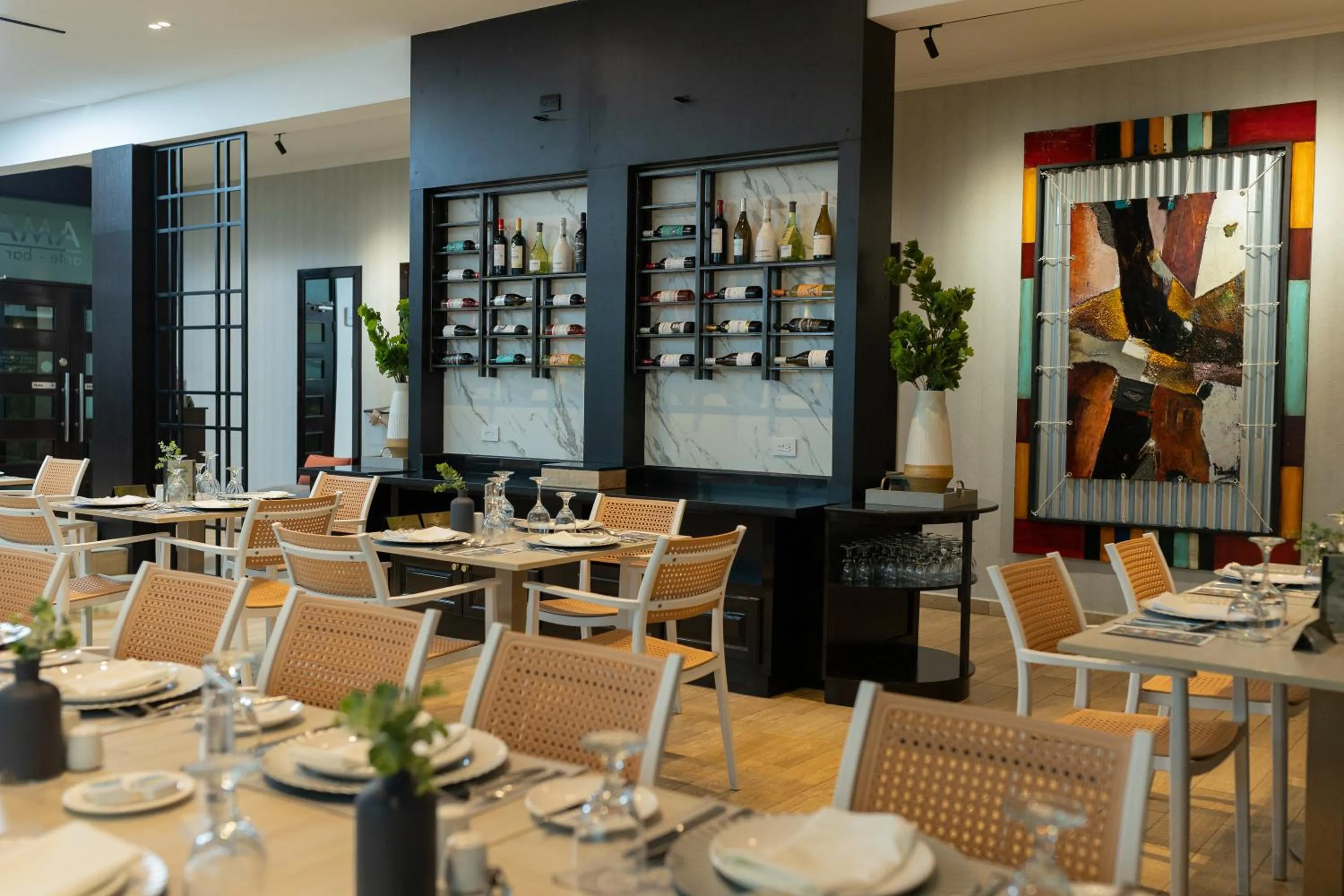 Restaurant/places to eat in Aranjuez Hotel & Suites