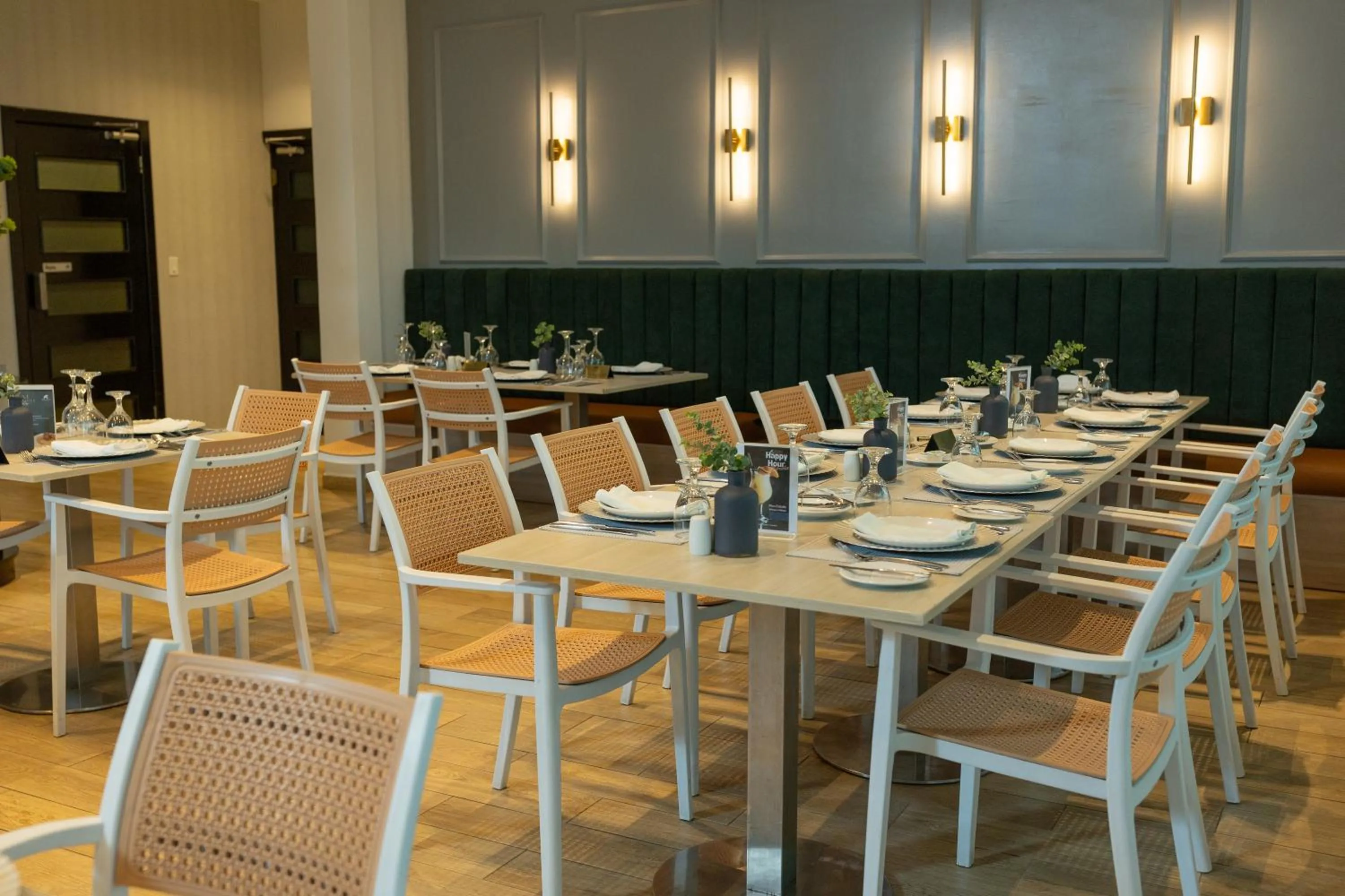 Restaurant/places to eat in Aranjuez Hotel & Suites