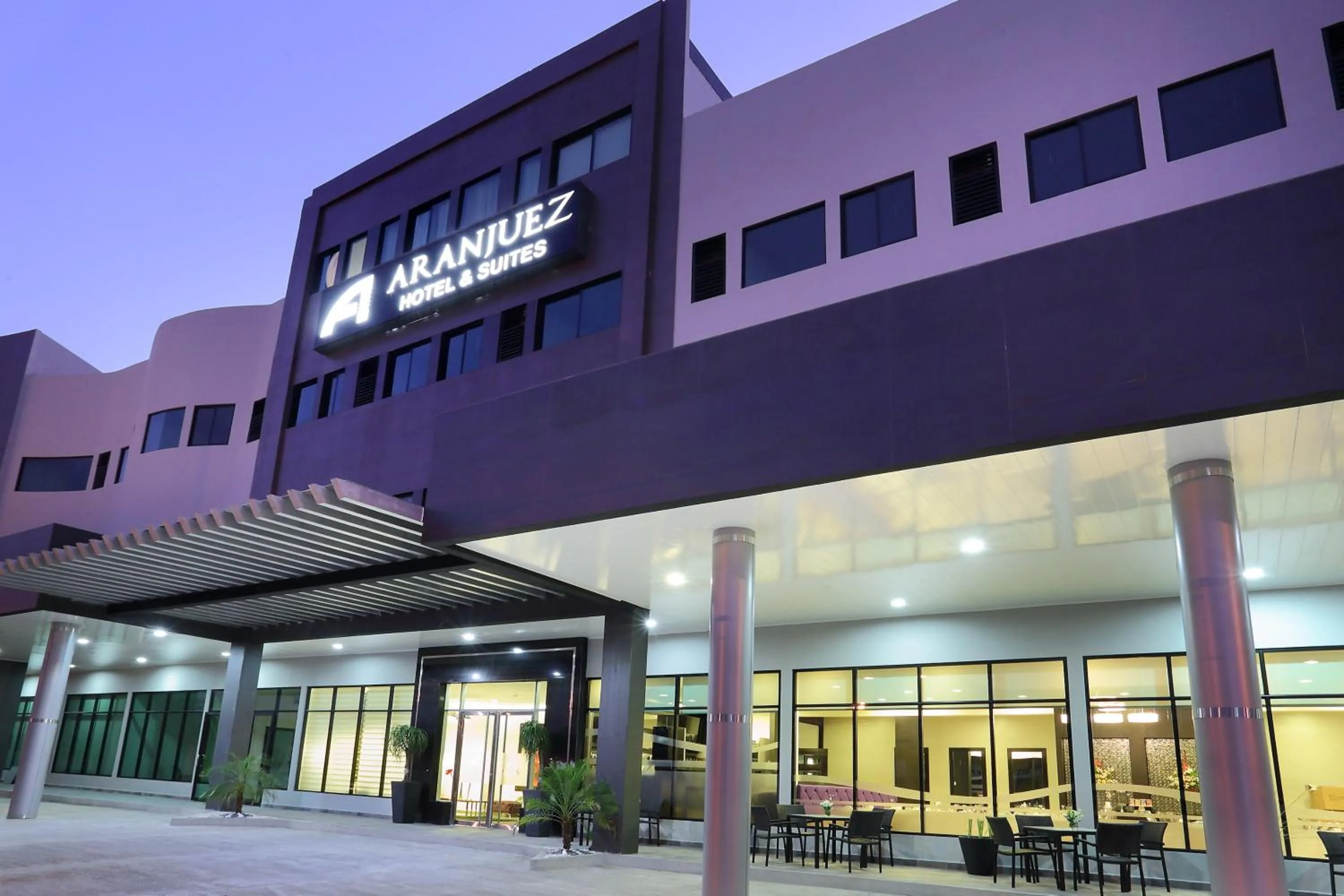 Facade/entrance in Aranjuez Hotel & Suites