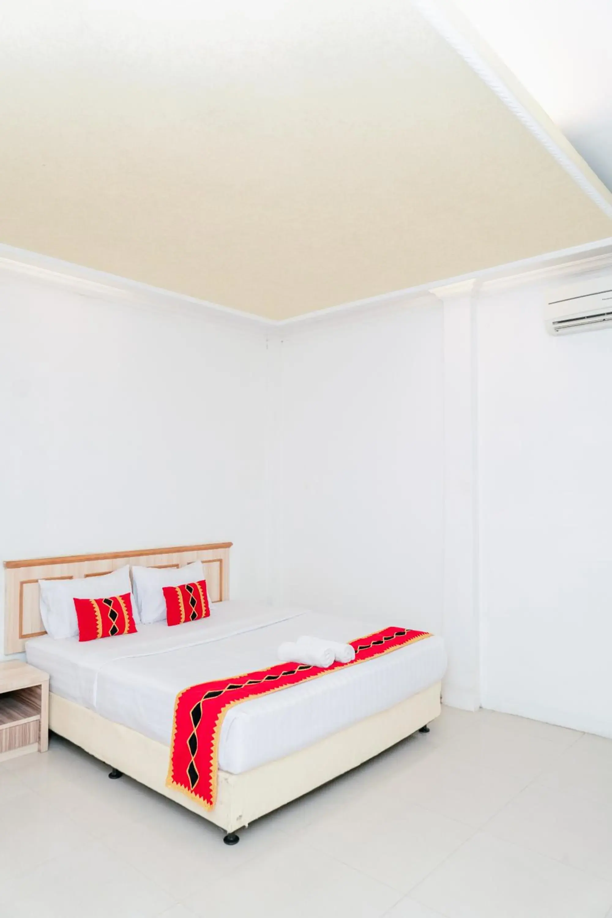 Superior Double Room in Urbanview Hotel Grand Mohaga Medan Superior Double Room in Urbanview Hotel Grand Mohaga Medan