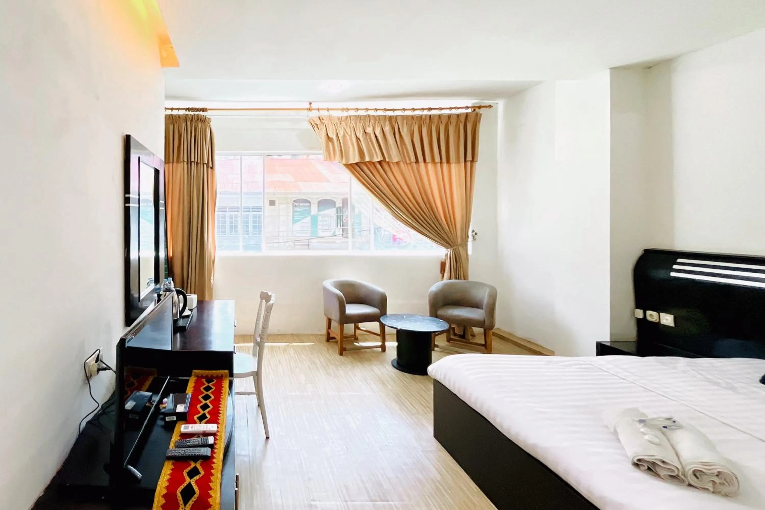 Bedroom, Bed in Urbanview Hotel Grand Mohaga Medan
