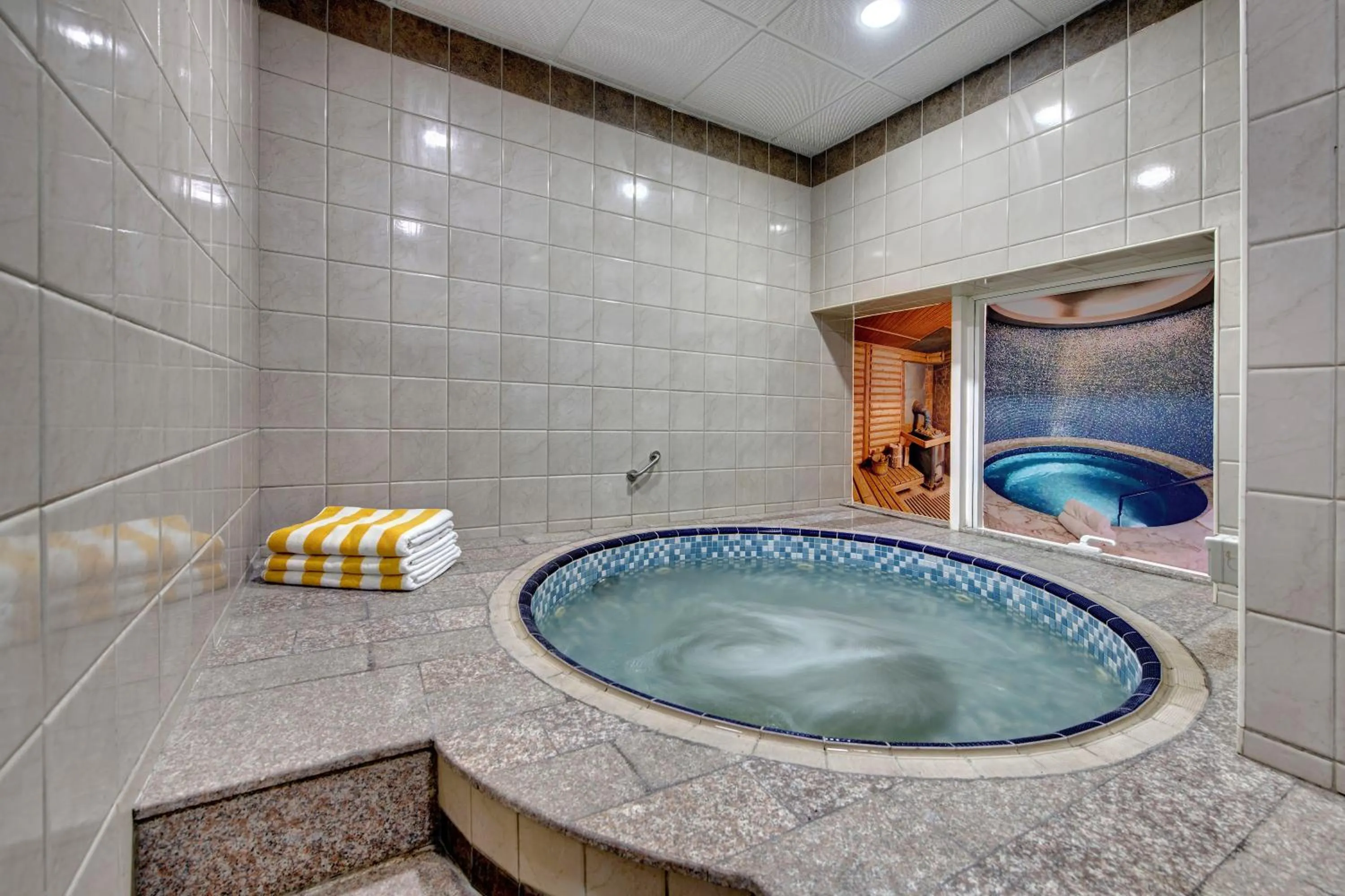 Hot Tub in City Stay Hotel Expo Centre