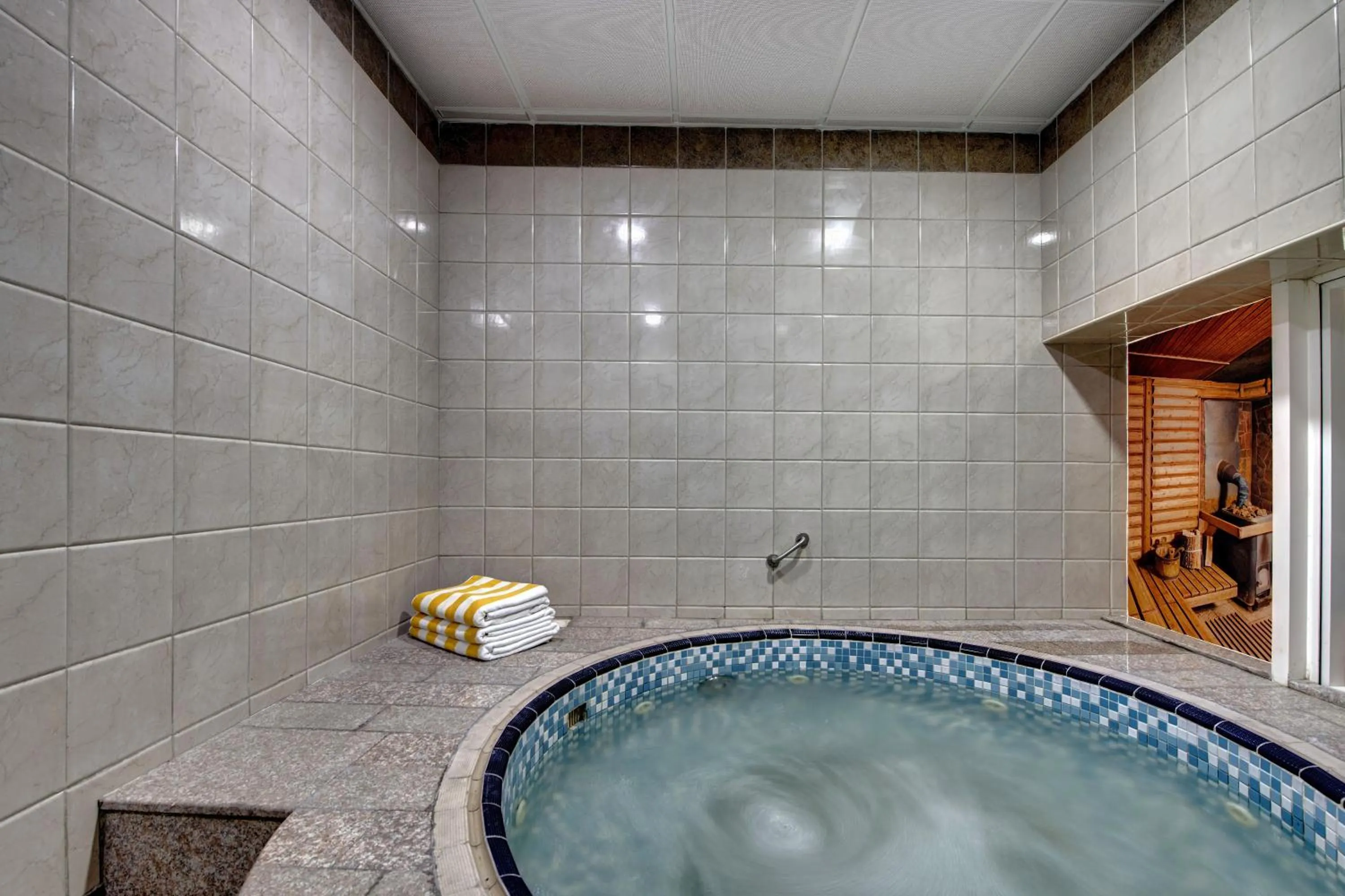 Hot Tub in City Stay Hotel Expo Centre