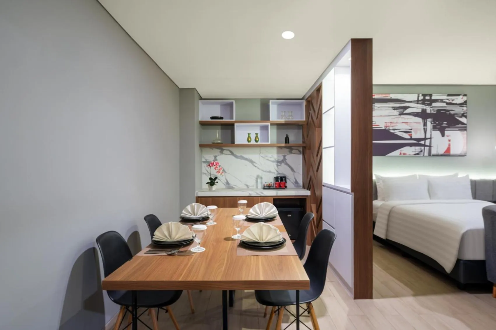 Dining area, Bed in Hotel Neo Plus Airport Jakarta