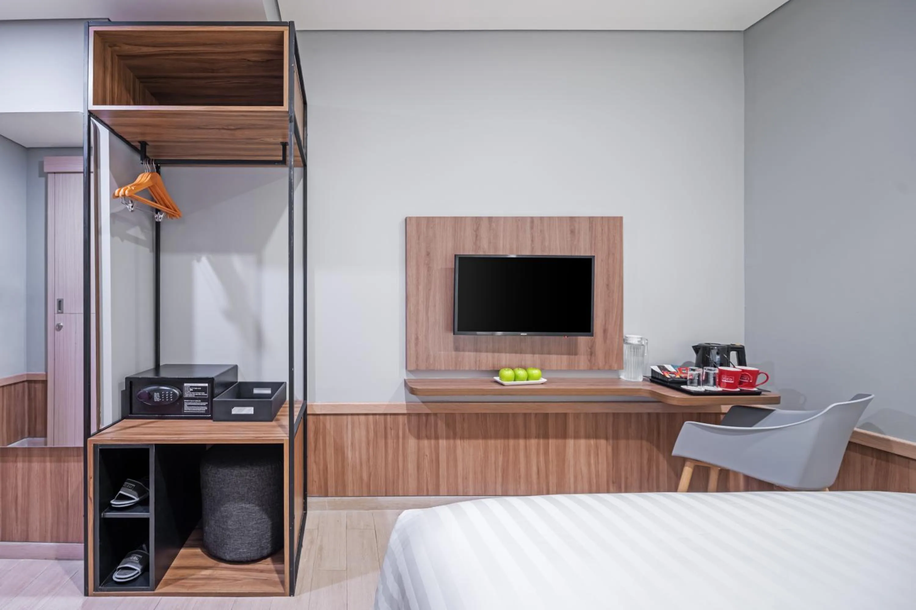 Bedroom, Bed in Hotel Neo Plus Airport Jakarta