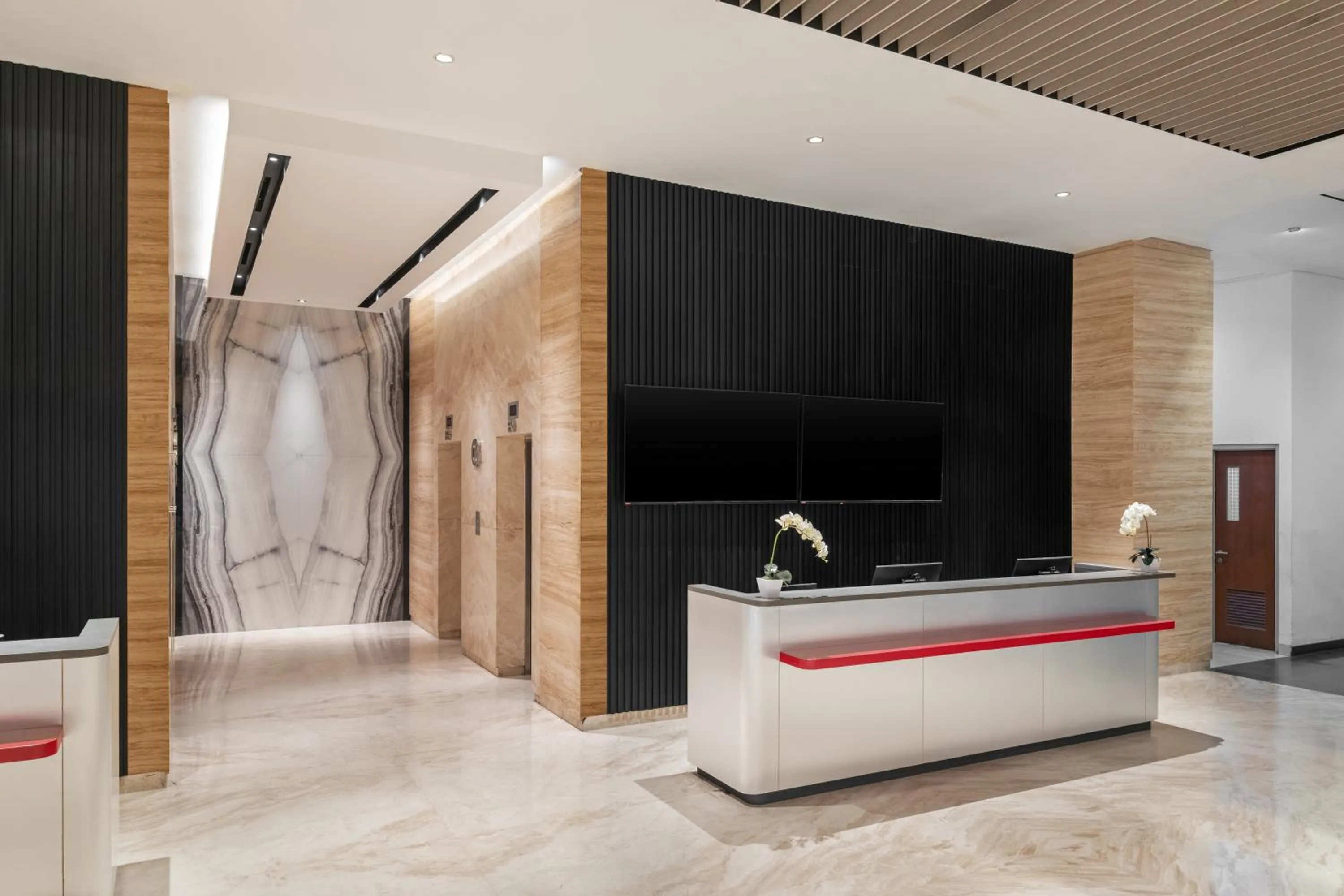 Lobby or reception in Hotel Neo Plus Airport Jakarta