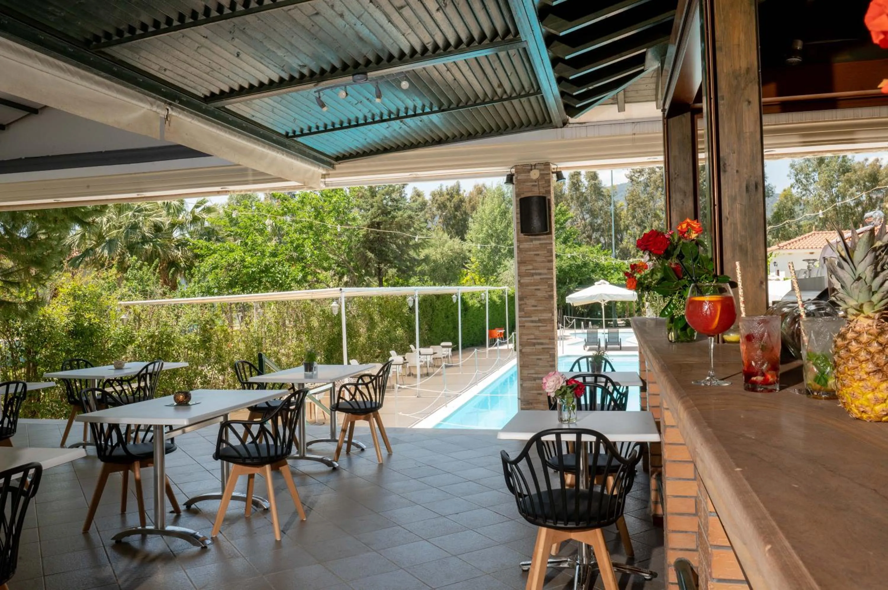 Restaurant/places to eat in Kalloni village apartments