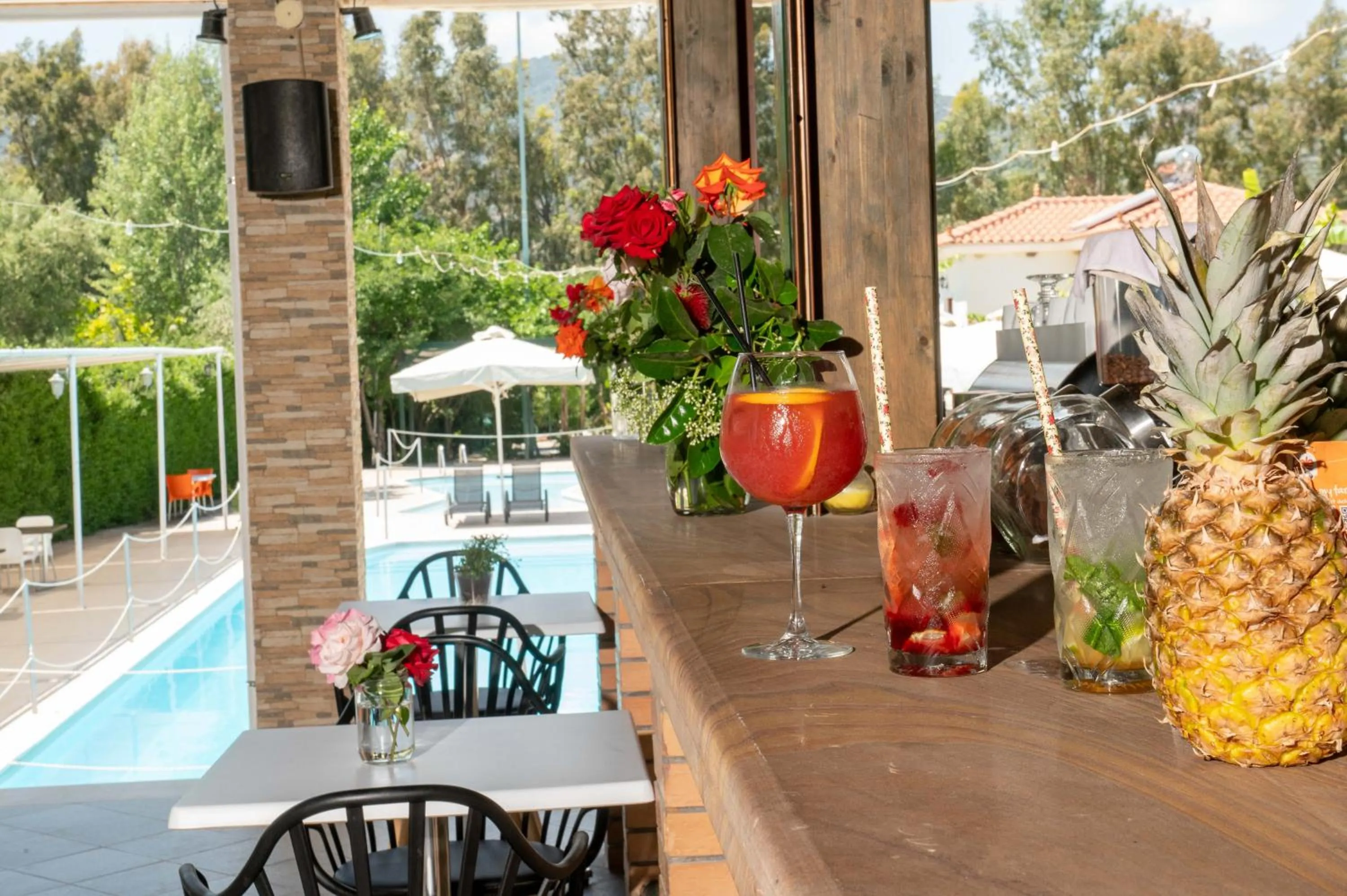 Restaurant/places to eat in Kalloni village apartments