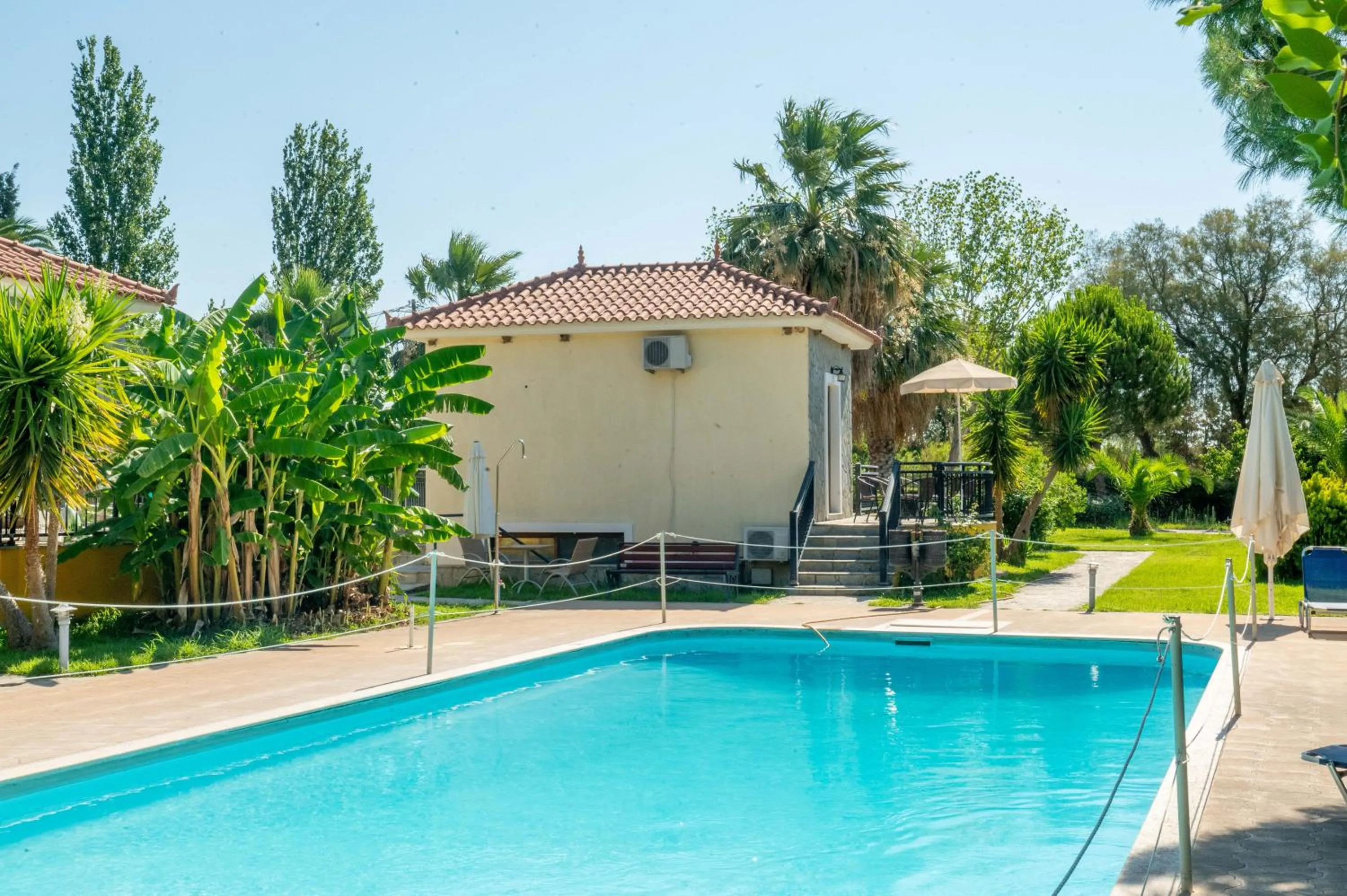 Swimming pool in Kalloni village apartments
