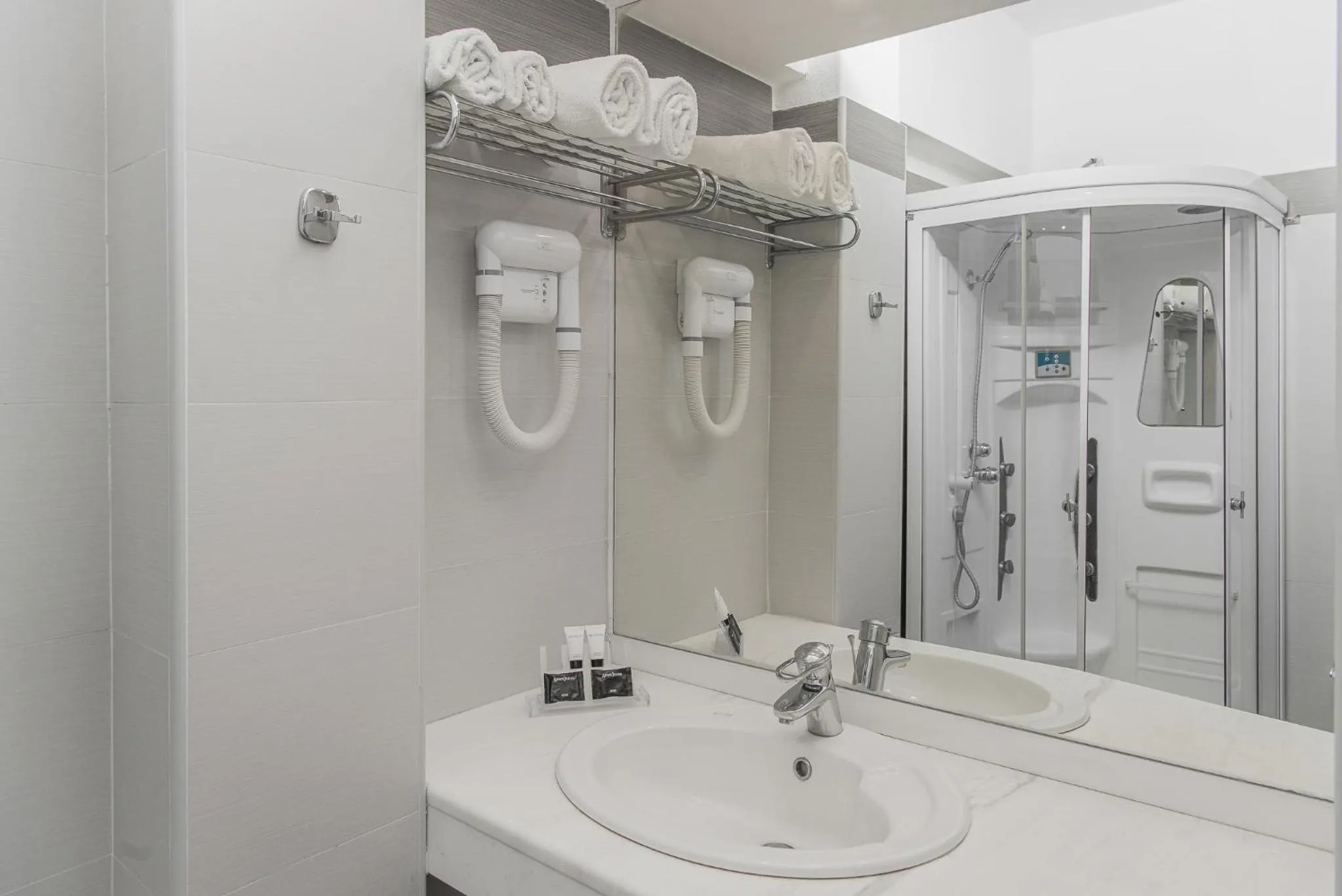 Shower in Marmari Bay Hotel