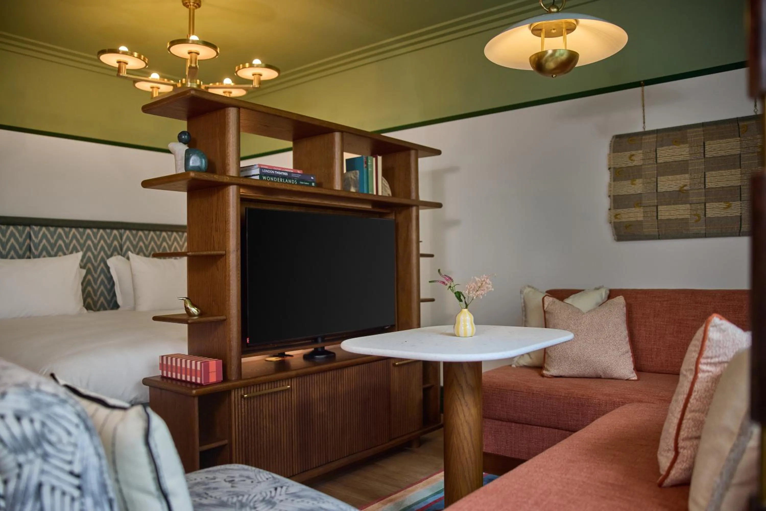 TV and multimedia in The July - London Victoria