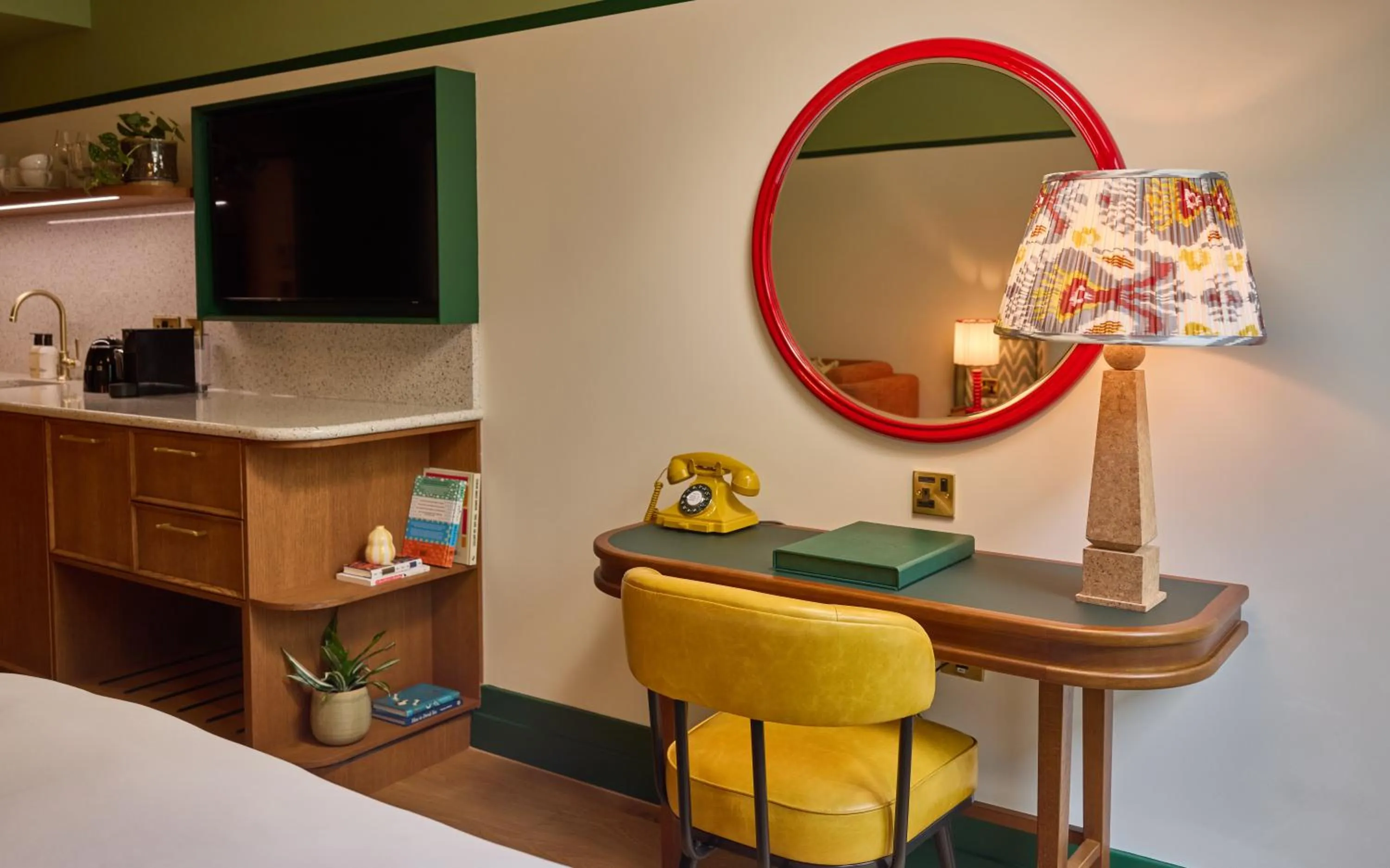 TV and multimedia, Bed in The July - London Victoria