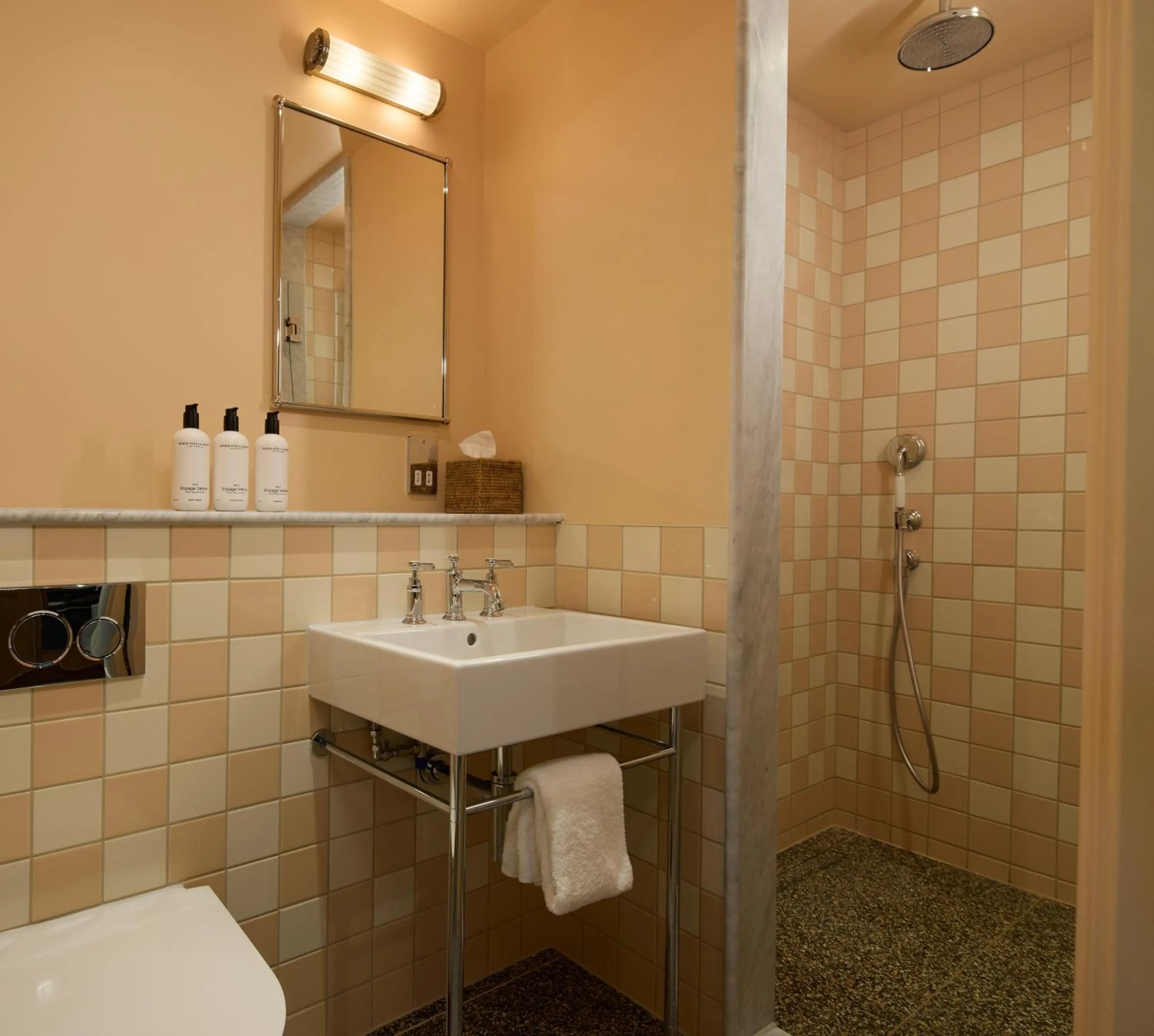 Shower in The July - London Victoria