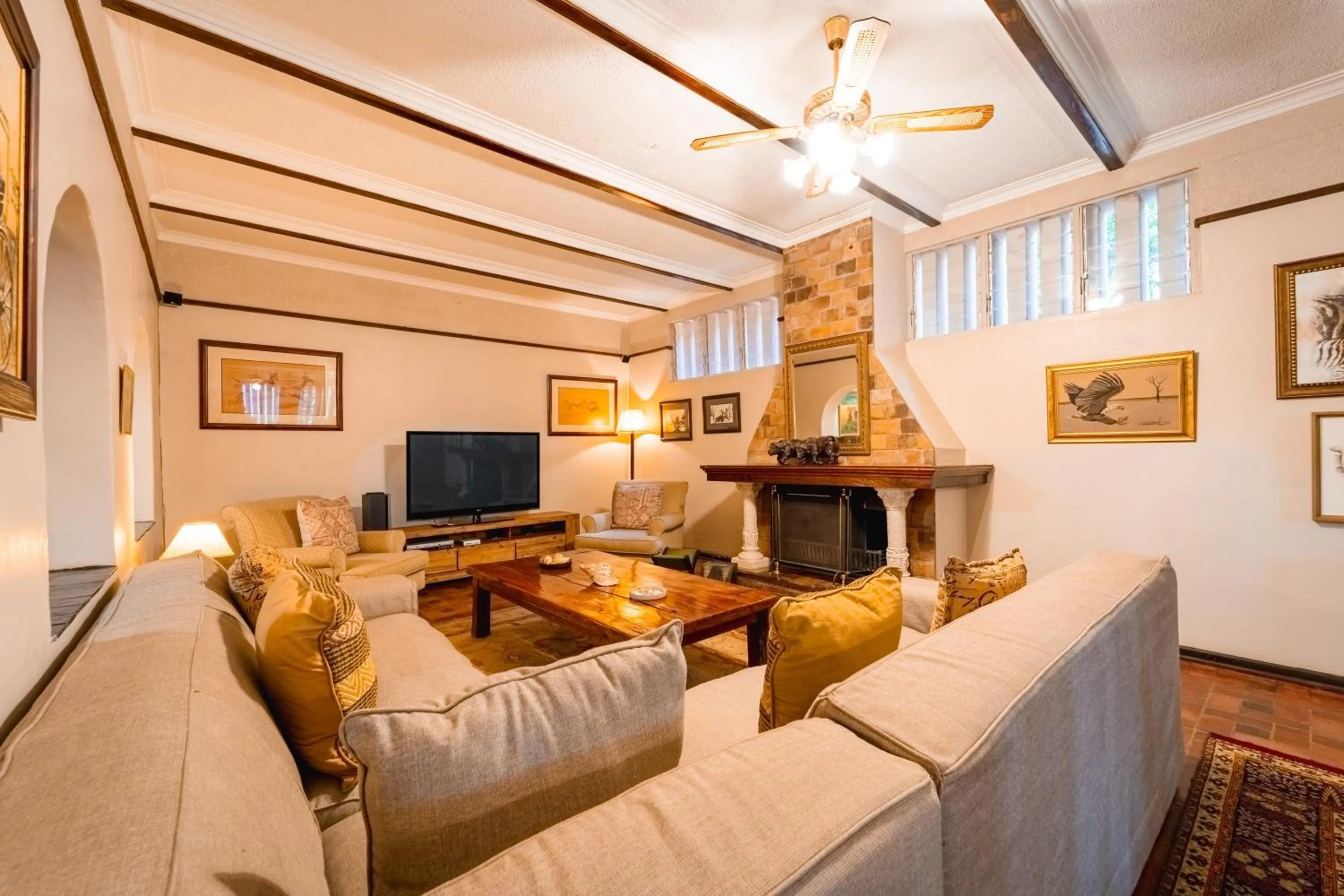 Lounge or bar in The Victorian Manor